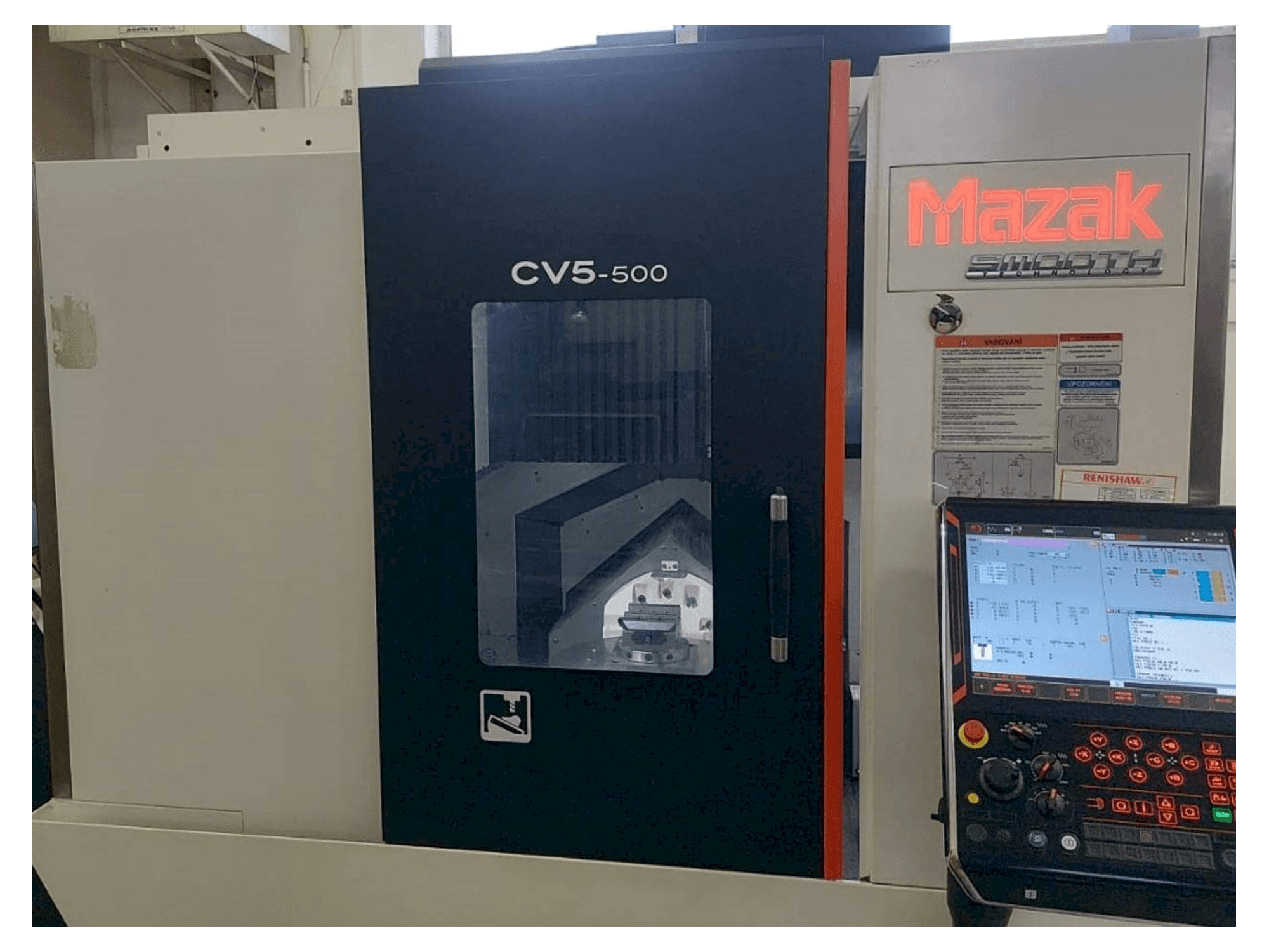 Widok z przodu maszyny Mazak CV5-500