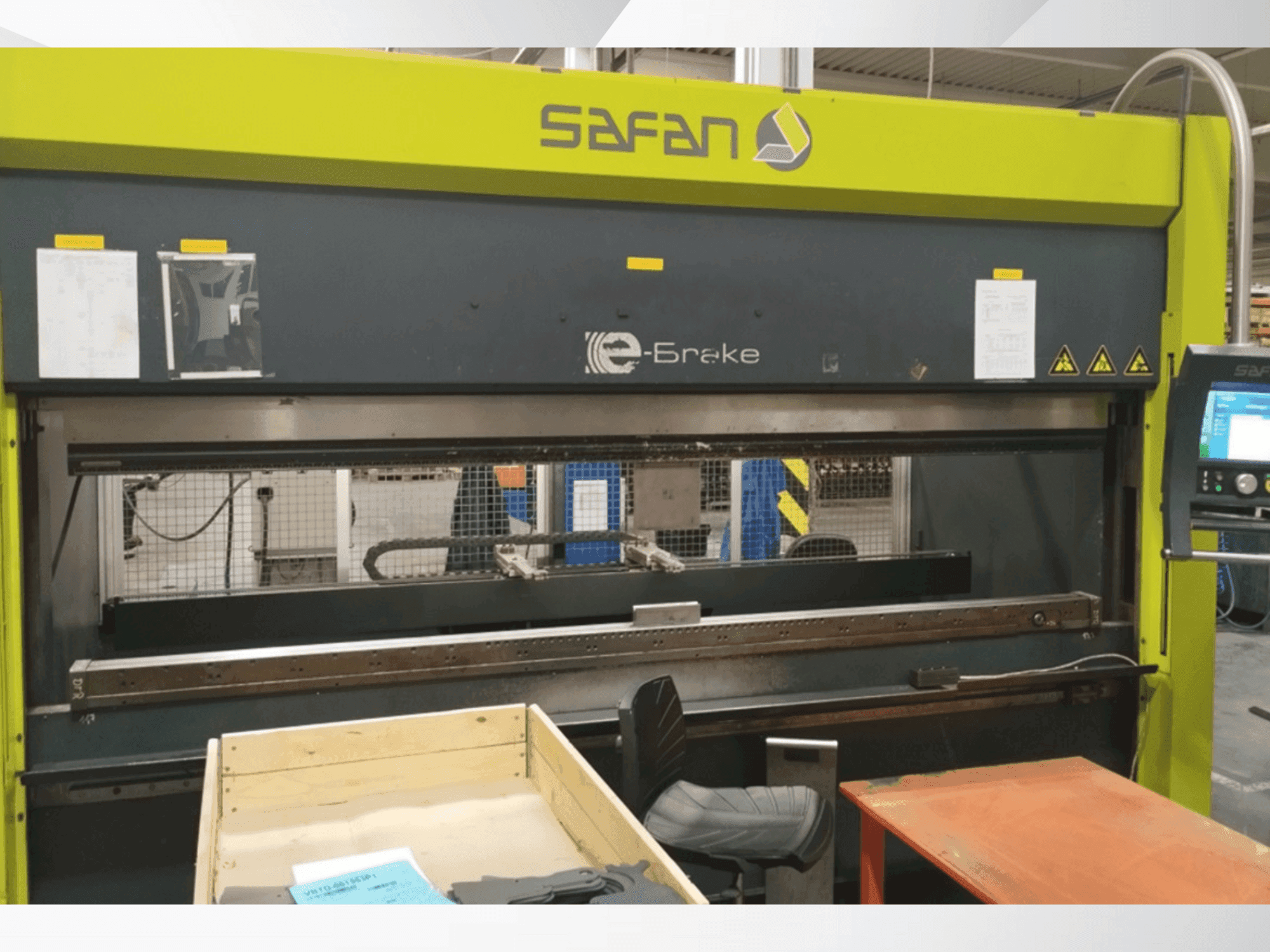 Widok z przodu maszyny Safan E-BRAKE 100-3100 TS 1