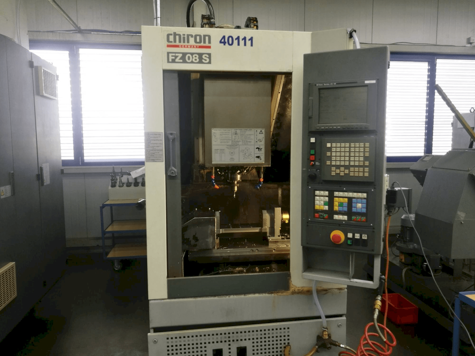 Widok z przodu maszyny CHIRON FZ08S