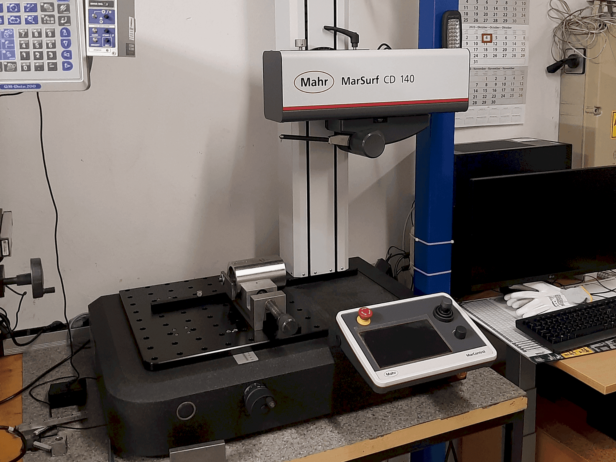 Widok z przodu maszyny MAHR MarSurf CD 140