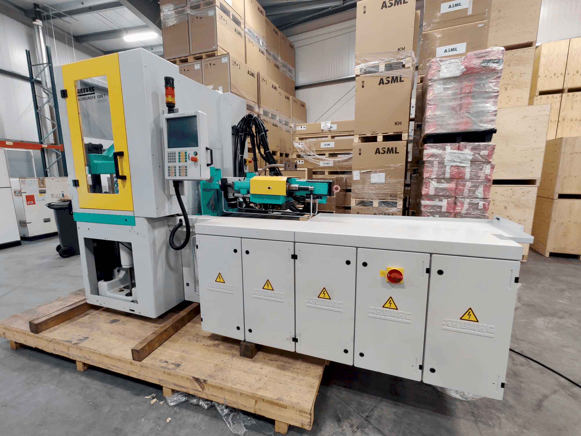 Widok z przodu maszyny Arburg ALLROUNDER 1200 T 800-70