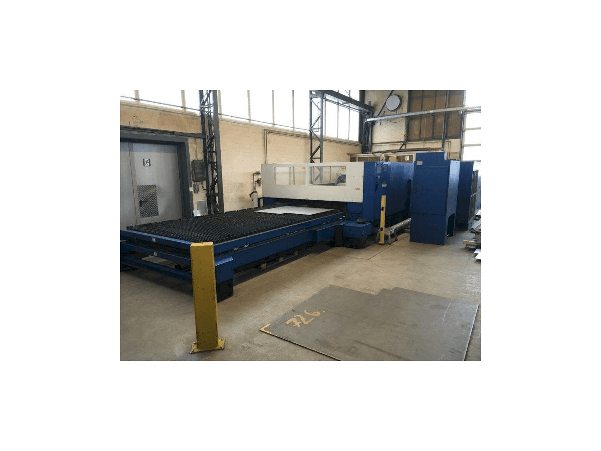 Widok z przodu maszyny Trumpf TLF 4000 Turbo