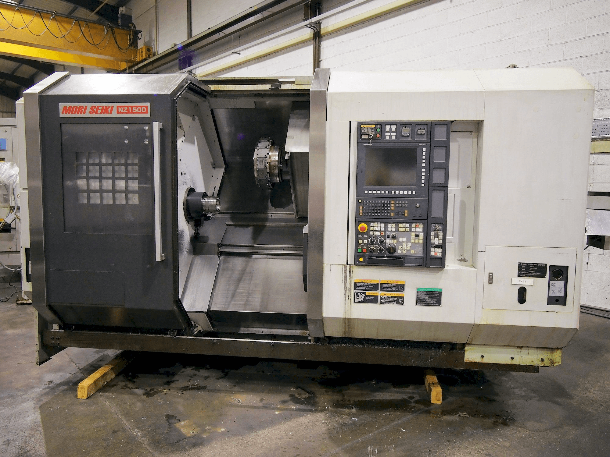 Widok z przodu maszyny MORI SEIKI NZ 1500 T2Y