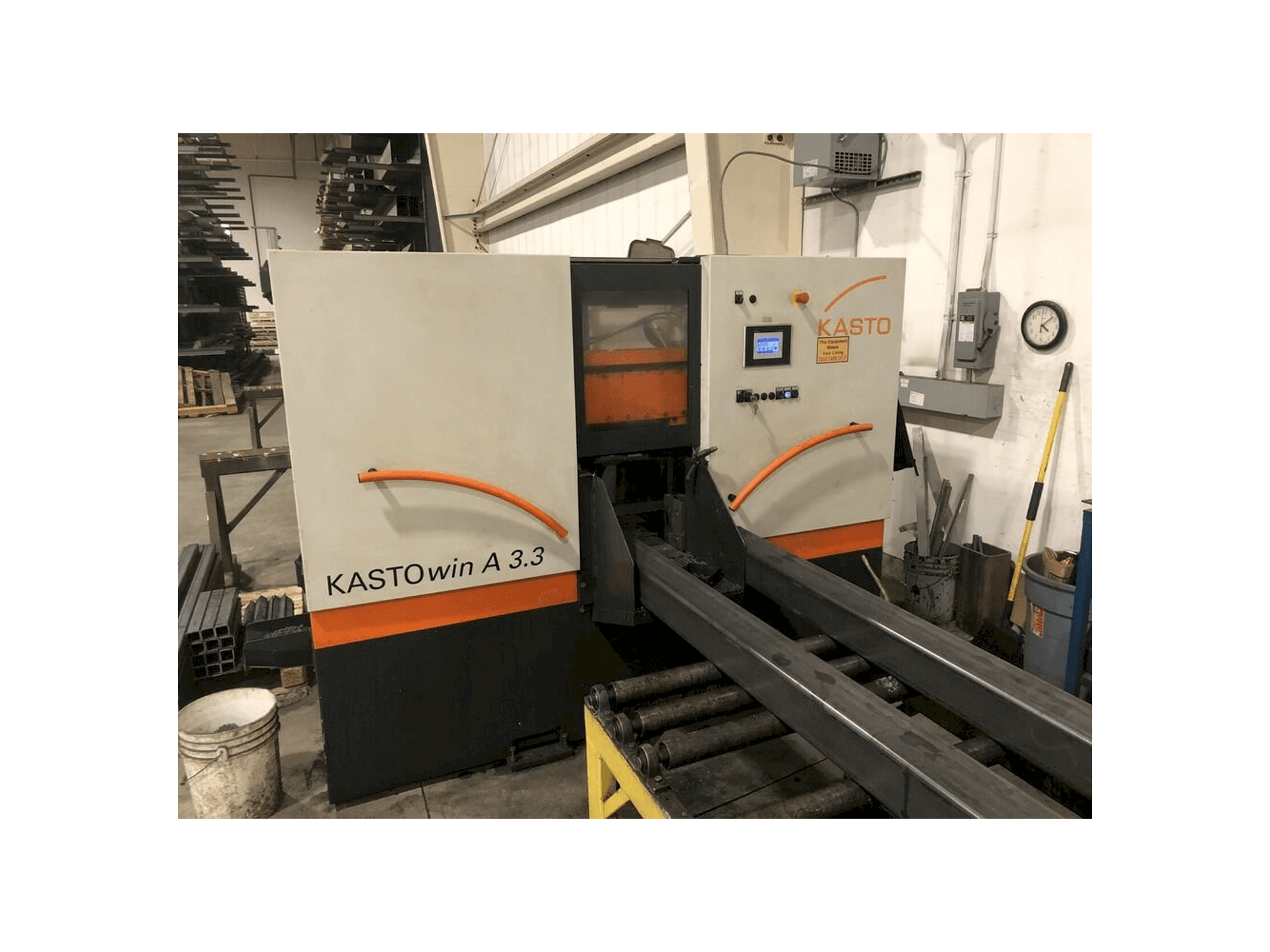 Widok z przodu maszyny KASTO win A 3.3