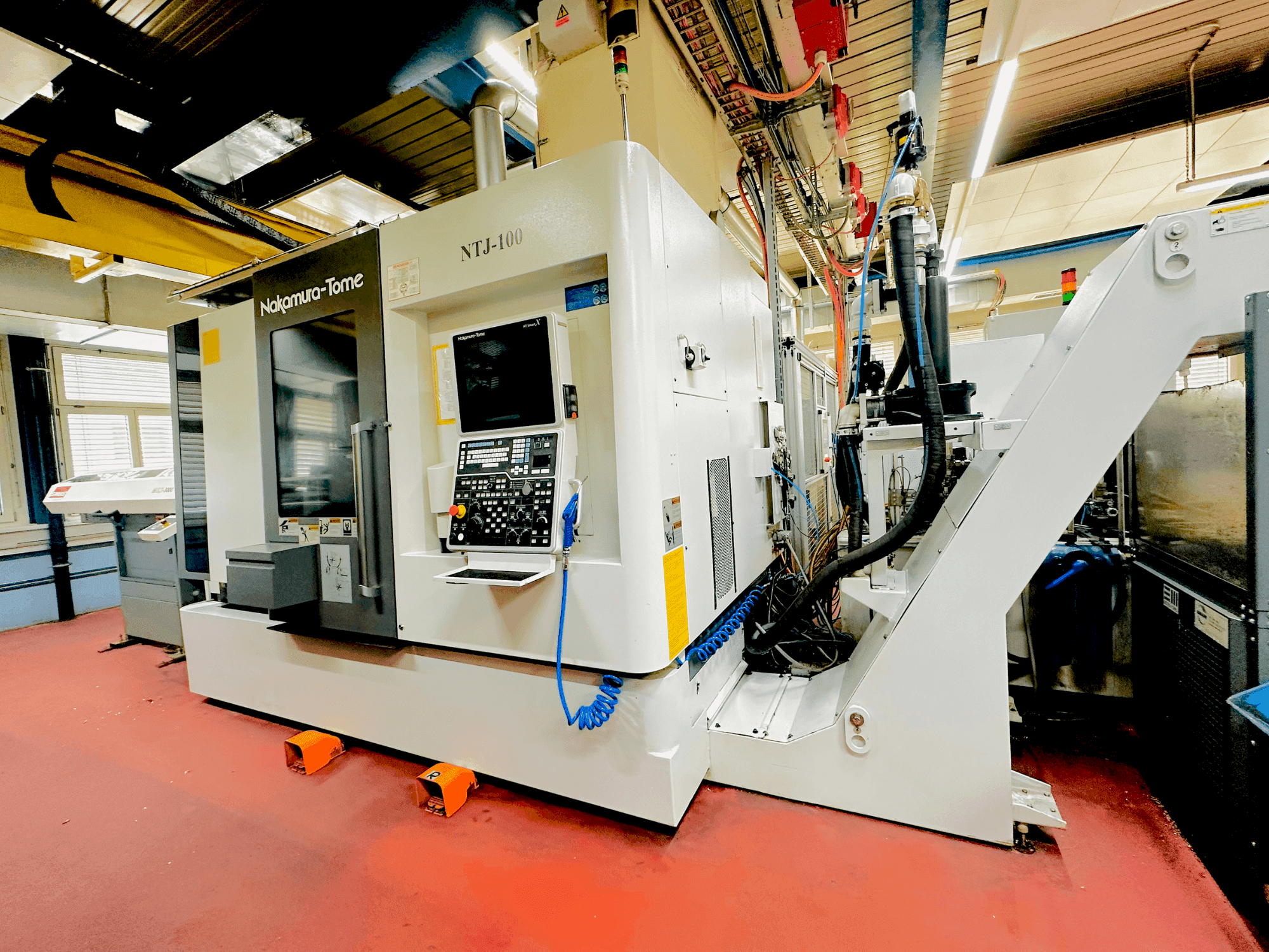Widok z przodu maszyny NAKAMURA NTJ100