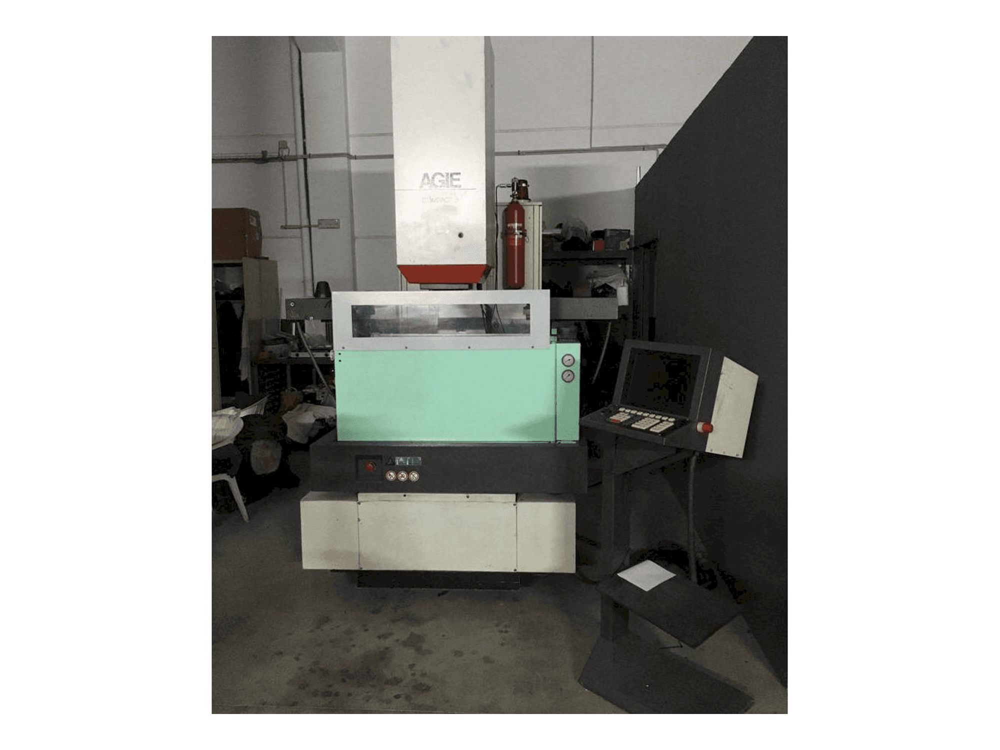 Widok z przodu maszyny AGIE Agietron Compact 3