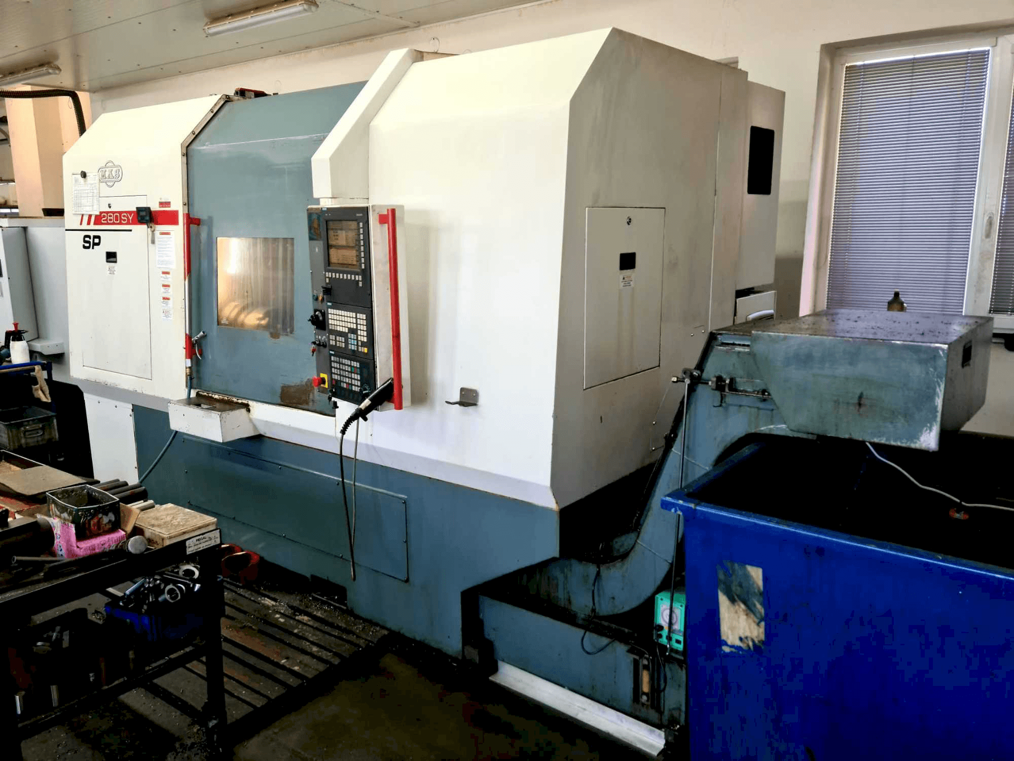 Widok z przodu maszyny KOVOSVIT MAS SP 280 SY