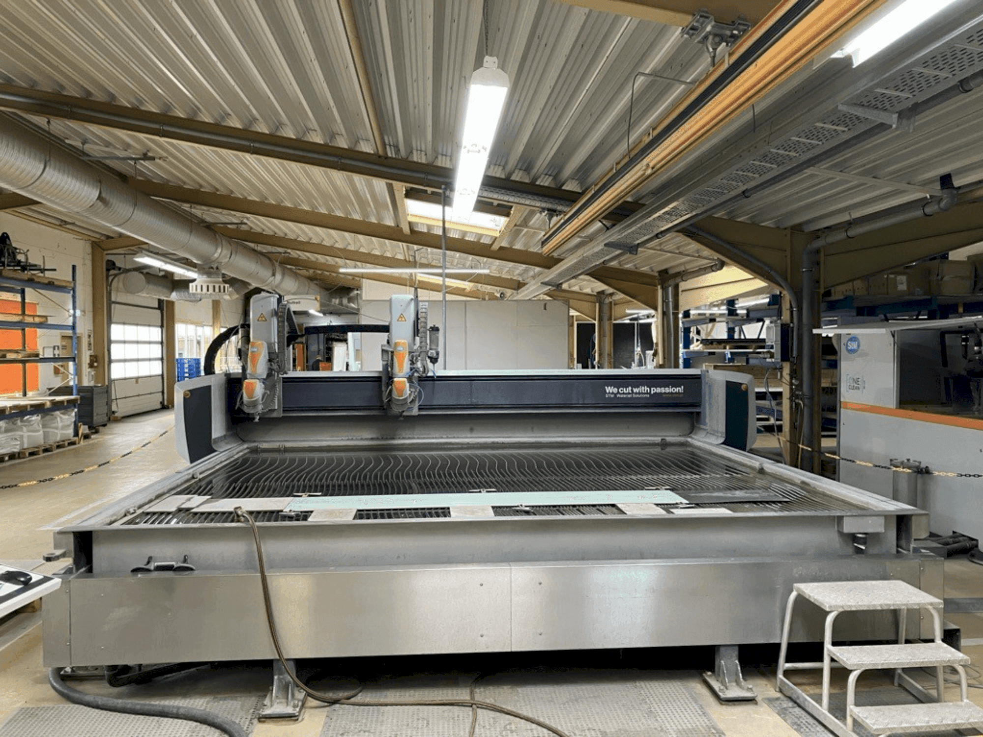 Widok z przodu maszyny STM WS3040
