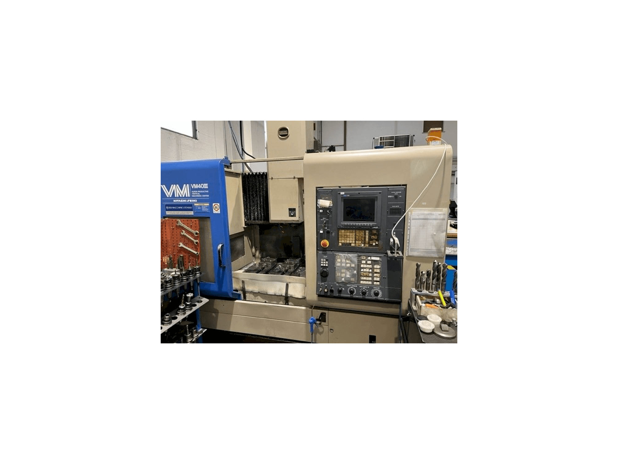 Widok z przodu maszyny HITACHI SEIKI VM40