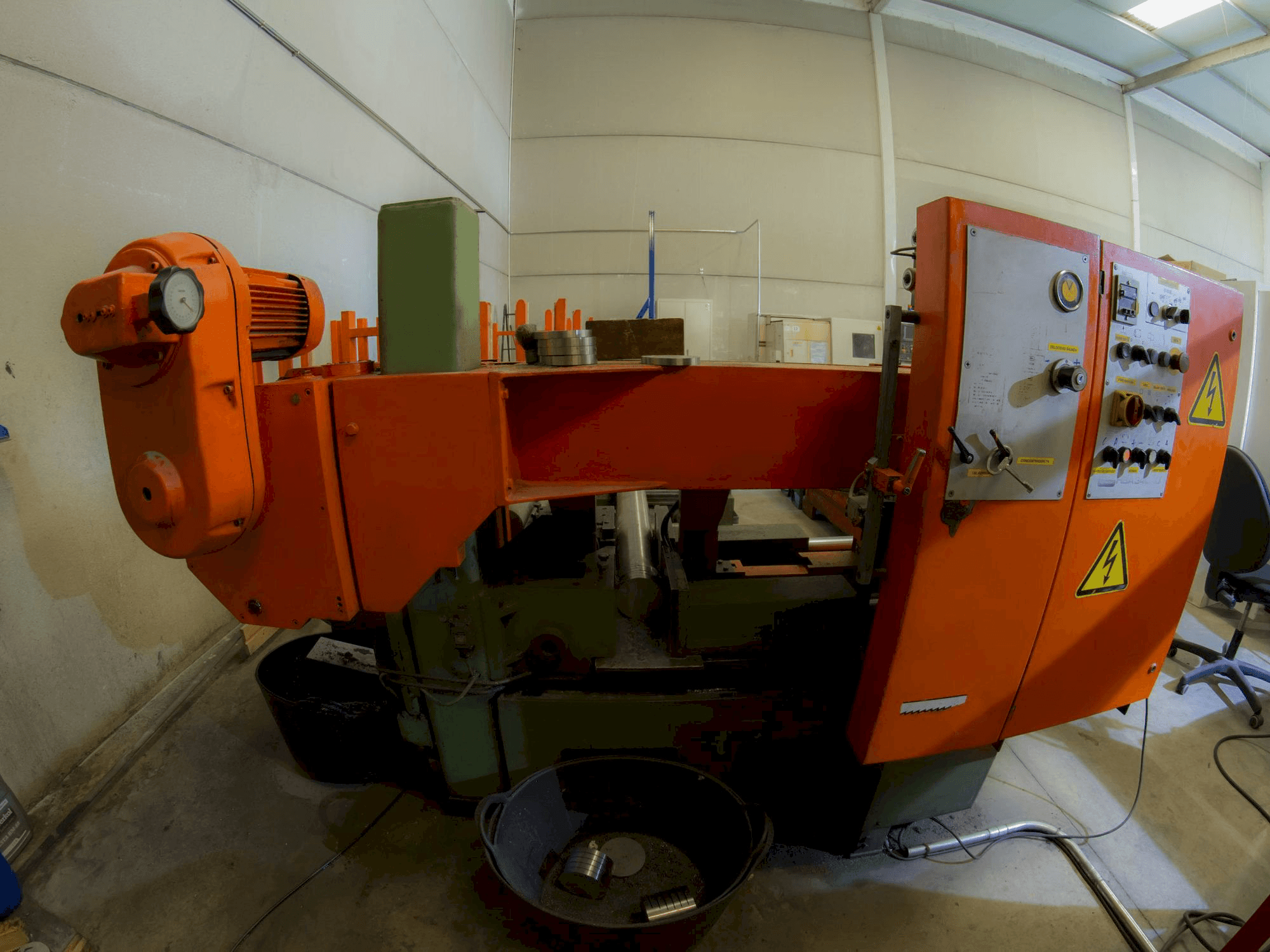 Widok z przodu maszyny KASTO HBA 340 AU