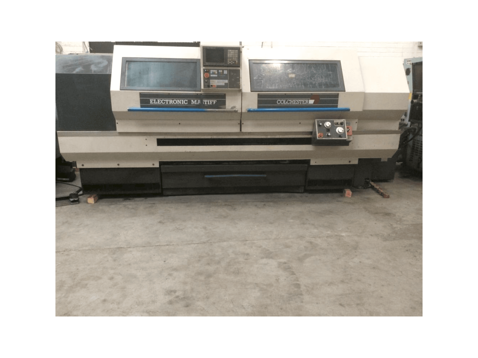 Widok z przodu maszyny Colchester Electronic Mastiff