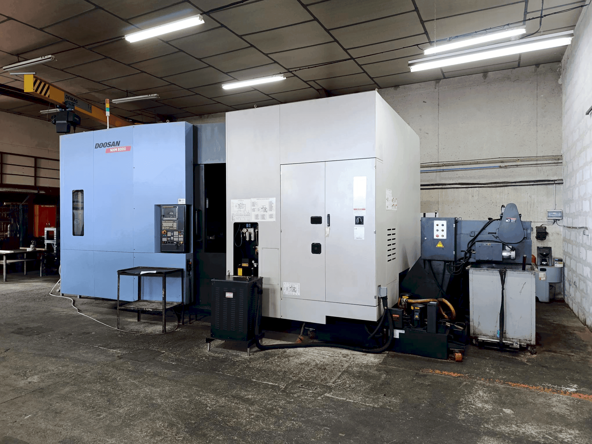 Widok z przodu maszyny DOOSAN HM 8000