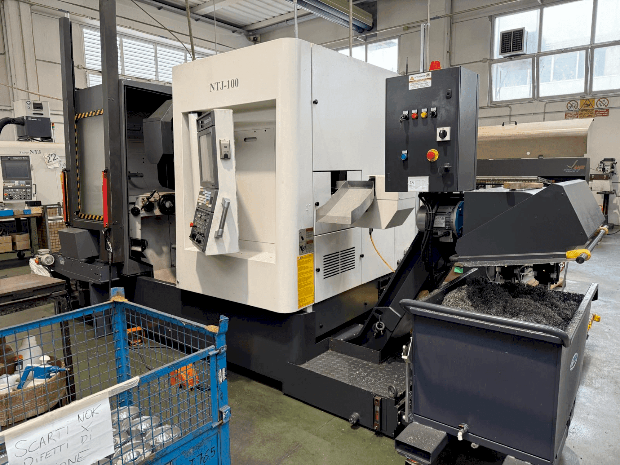 Widok z przodu maszyny NAKAMURA Super NTJ100