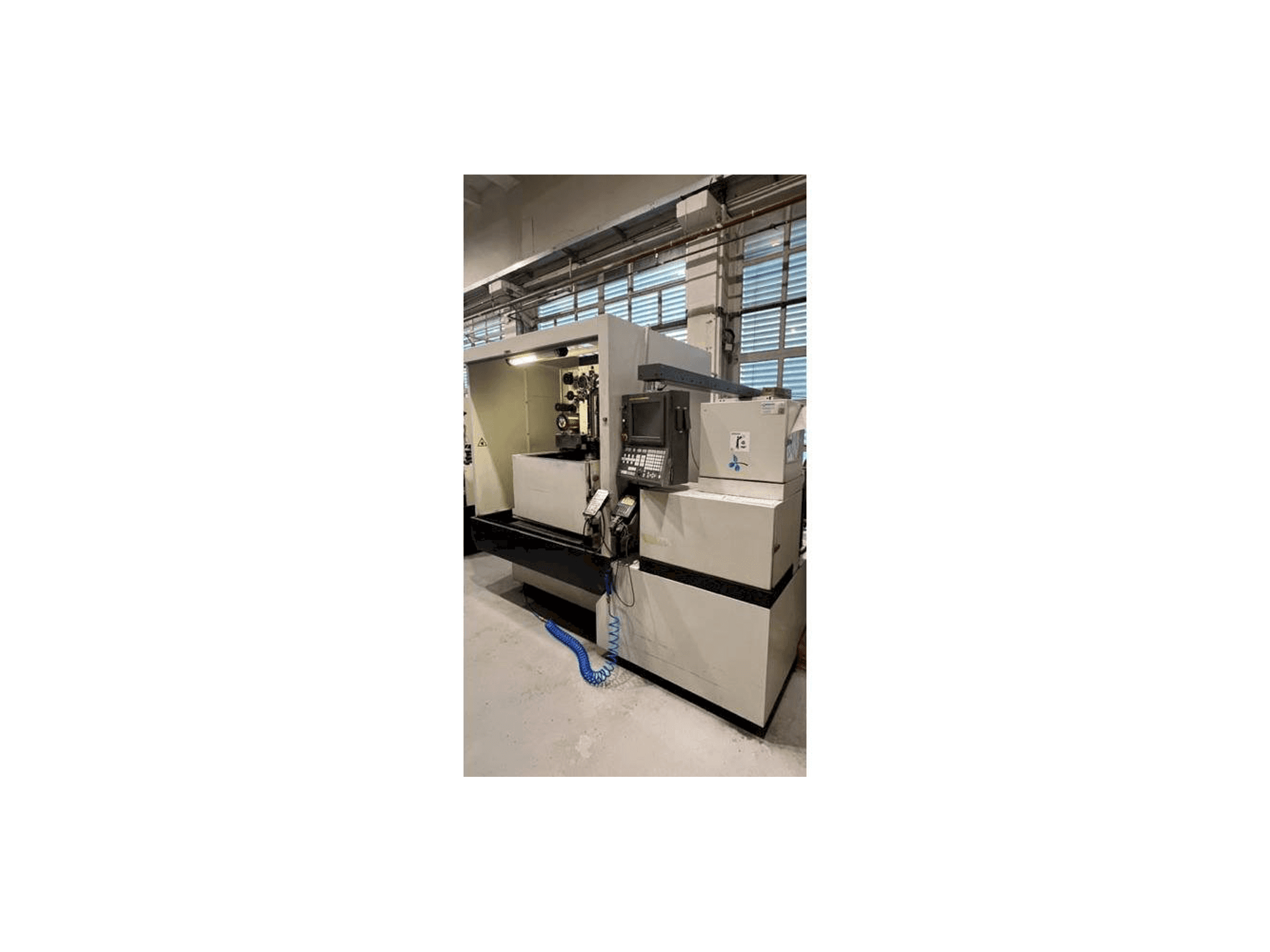 Widok z przodu maszyny FANUC ROBOCUT Alfa-1iC