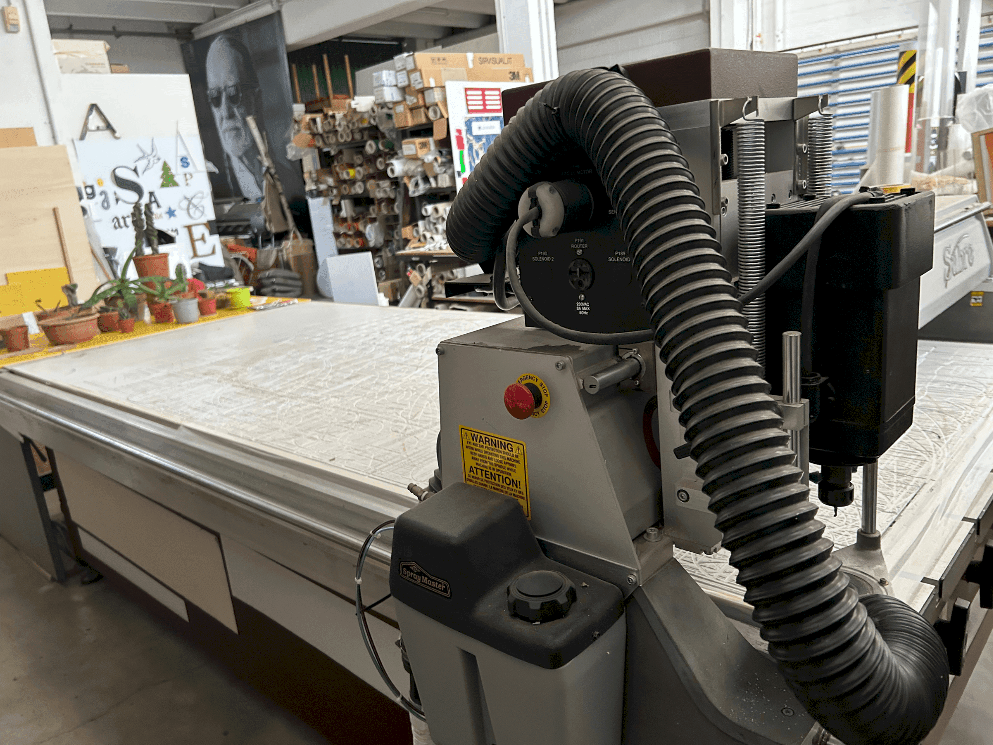 Widok z przodu maszyny Gerber Sabre 408