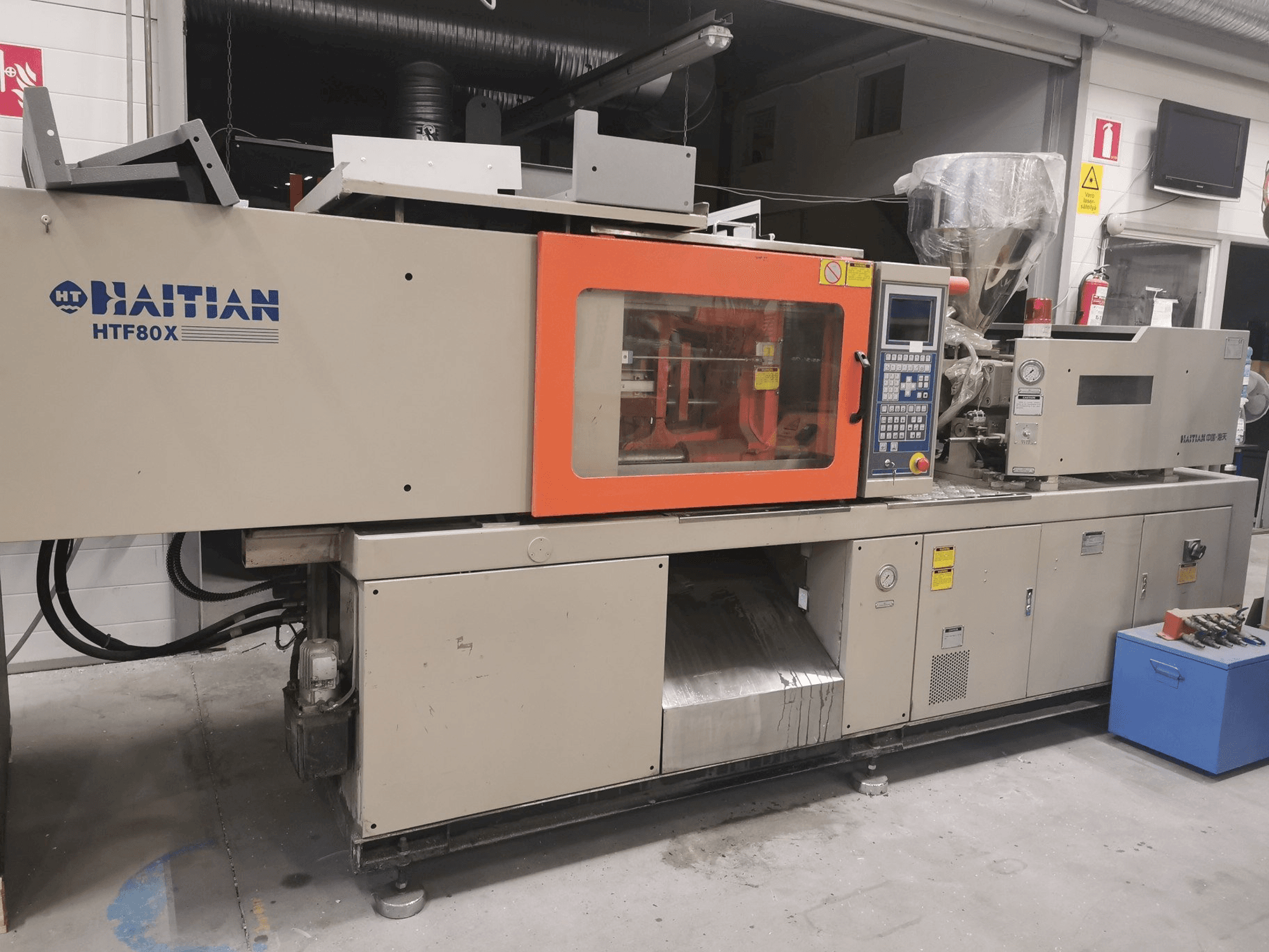 Widok z przodu maszyny HAITIAN HTF80XA