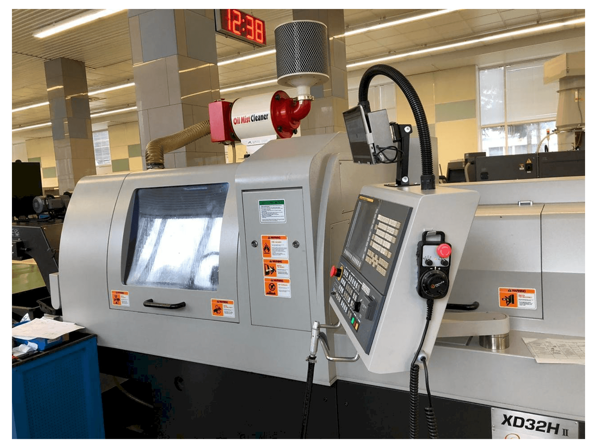 Widok z przodu maszyny Hanwha XD32H II