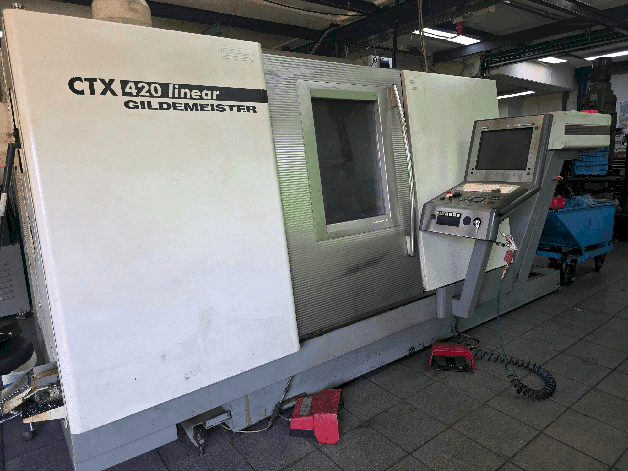 Widok z przodu maszyny Gildemeister CTX 420 linear