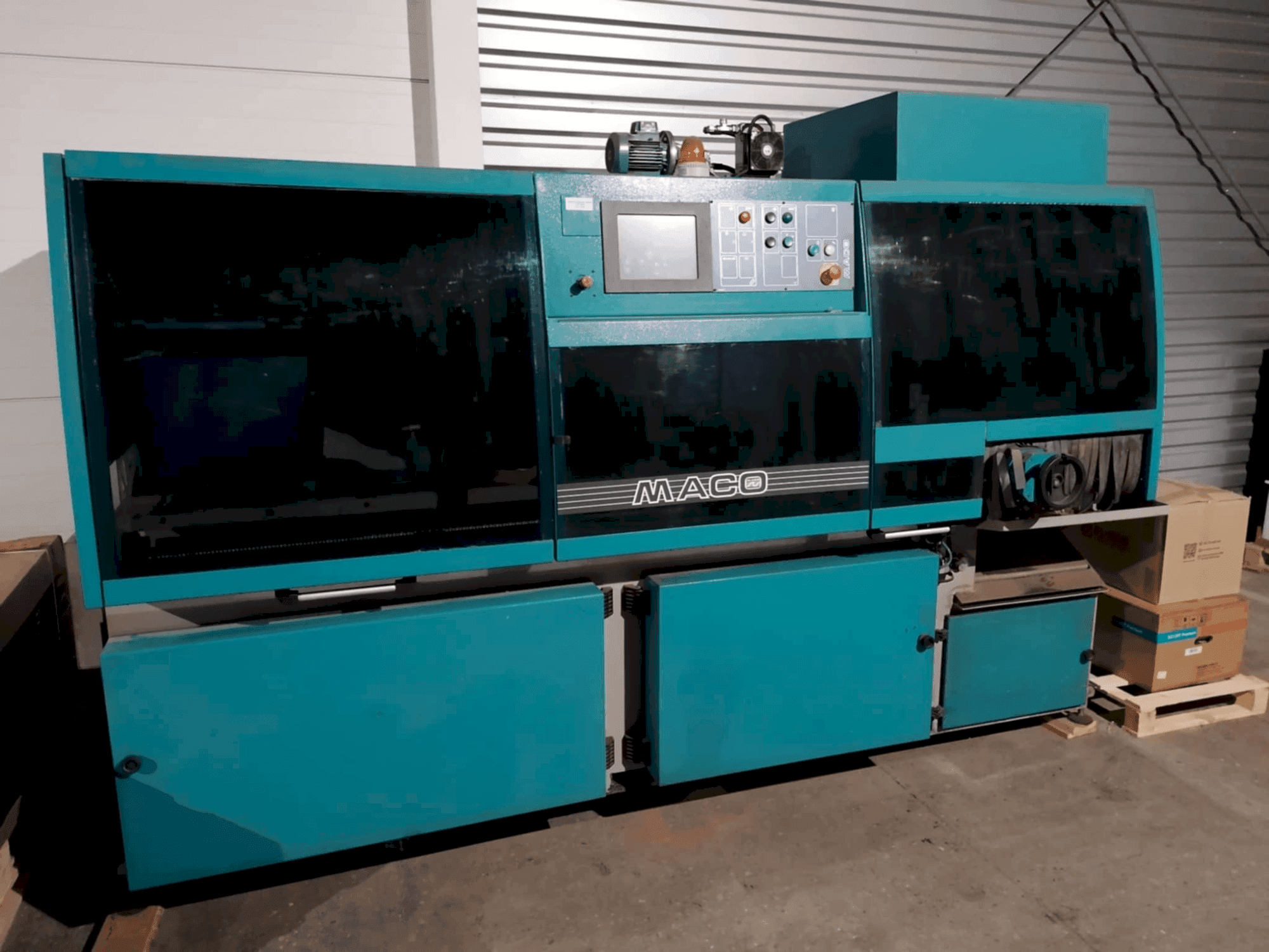 Widok z przodu maszyny MACO VK370 AR ALU