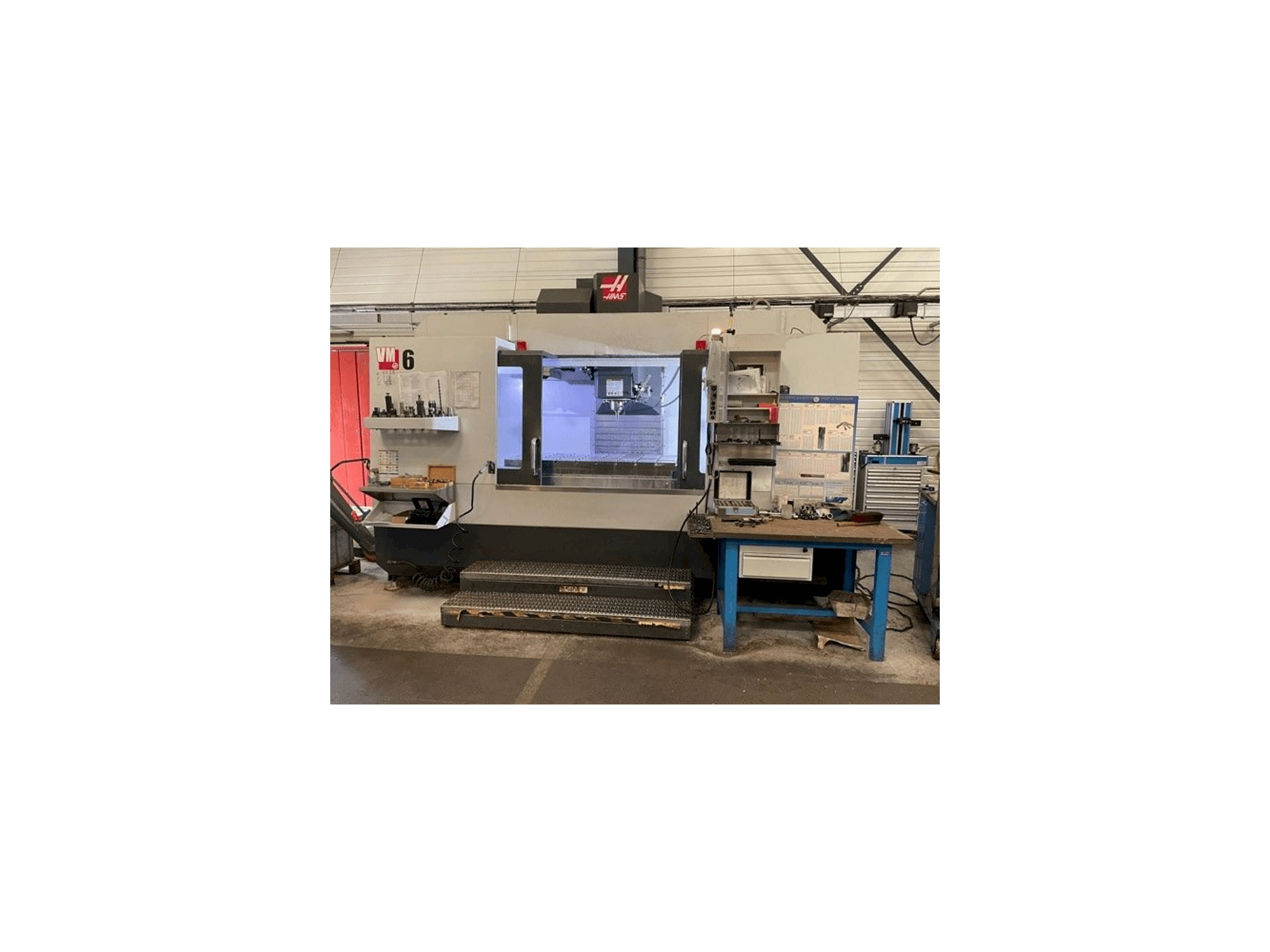 Widok z przodu maszyny HAAS VM-6