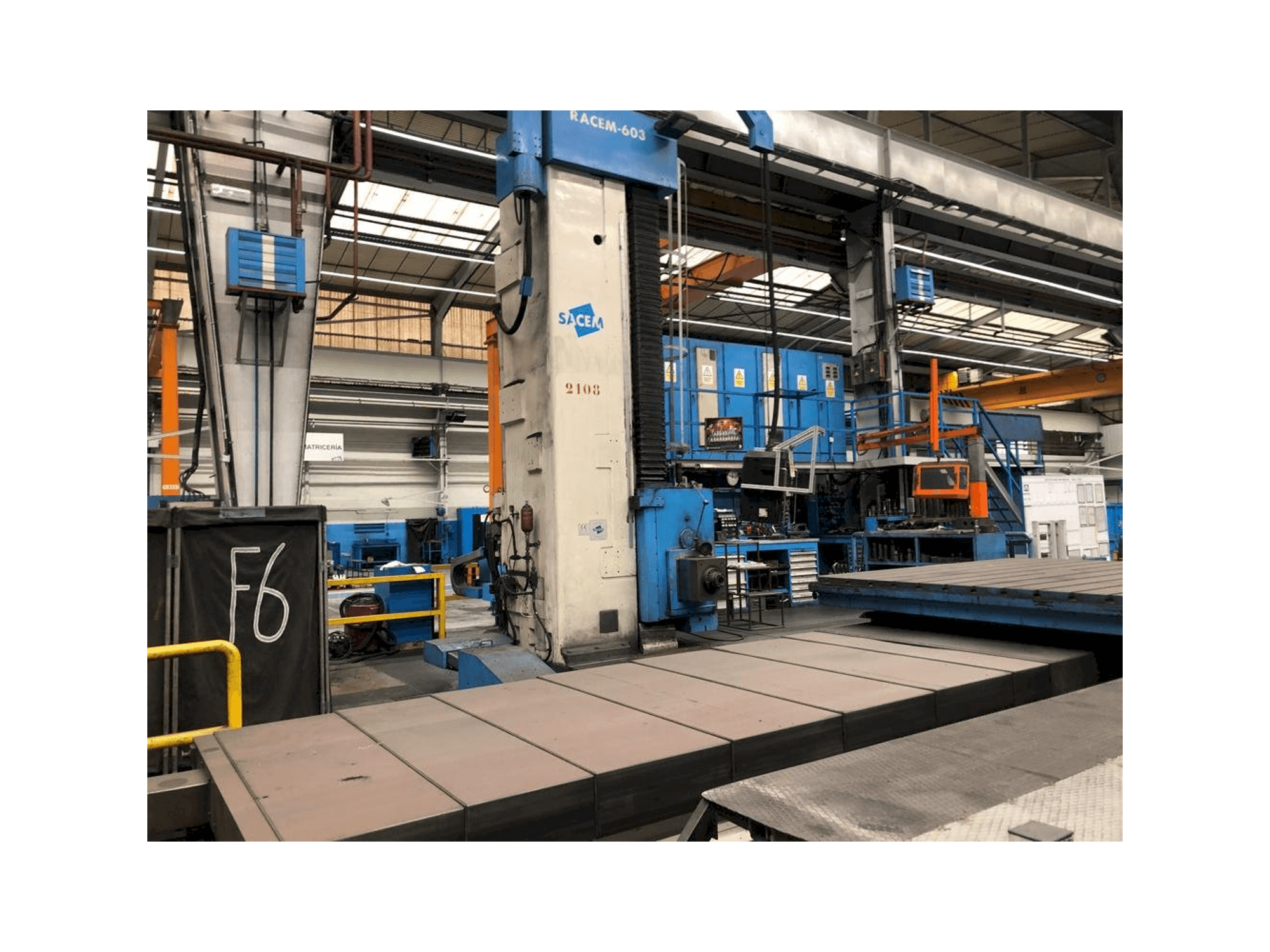 Widok z przodu maszyny Sacem Racem-603