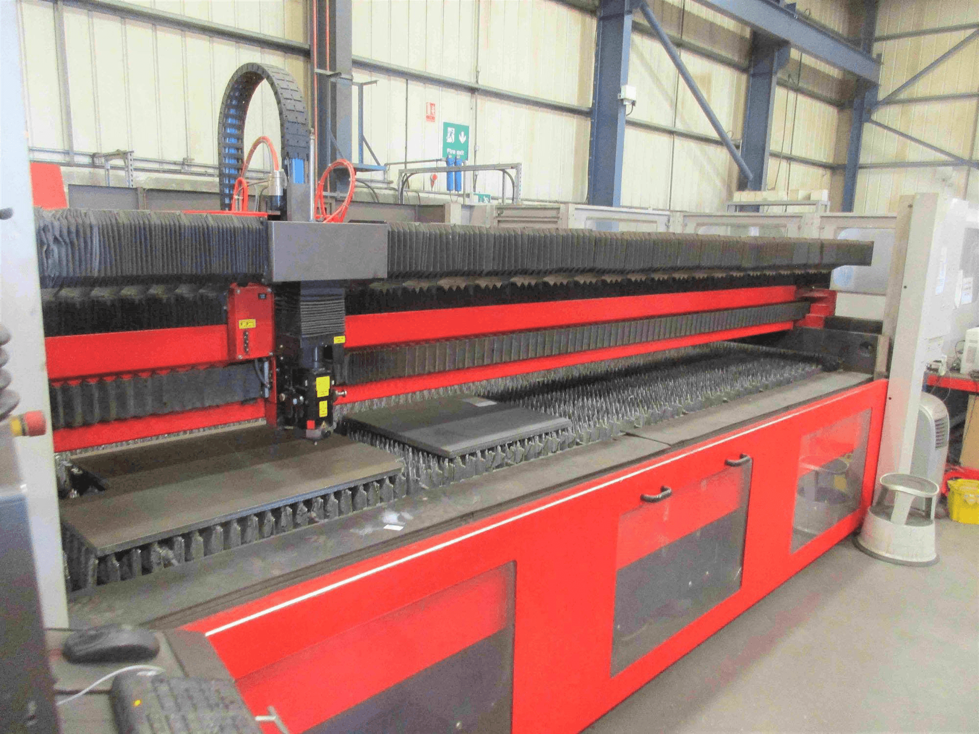 Widok z przodu maszyny Bystronic Bystar L 4025-65