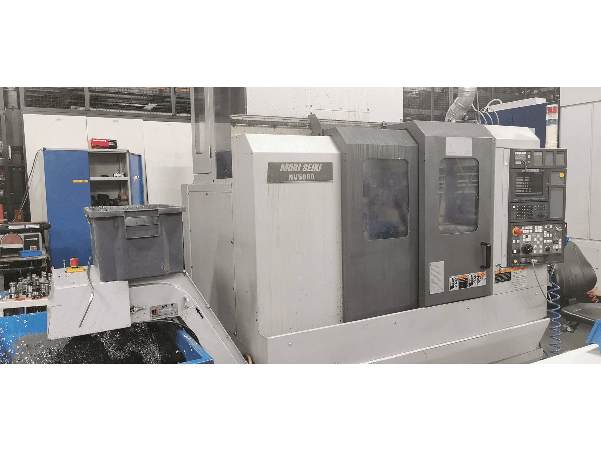 Widok z przodu maszyny MORI SEIKI NV 5000