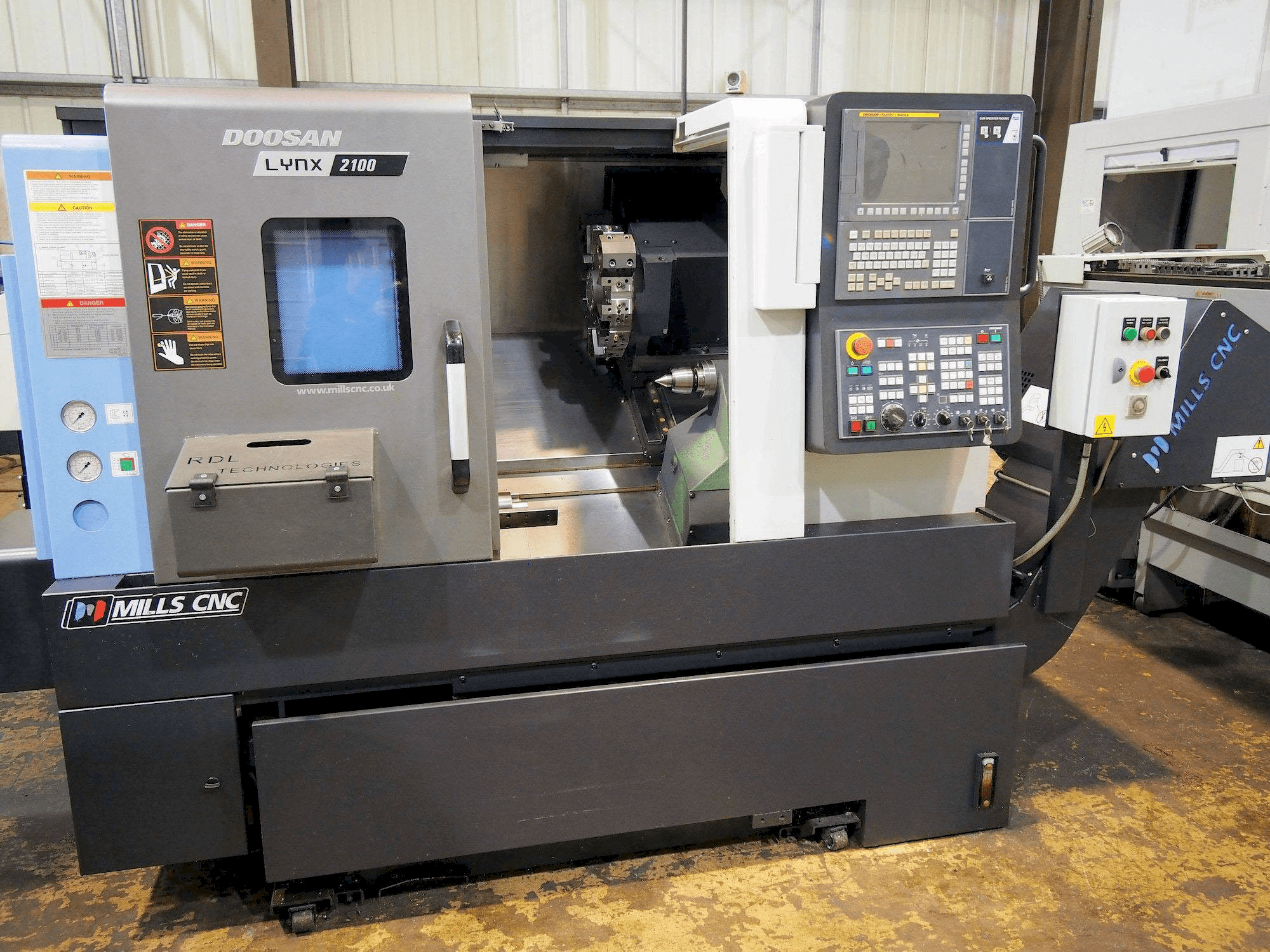 Widok z przodu maszyny Doosan Lynx 2100B