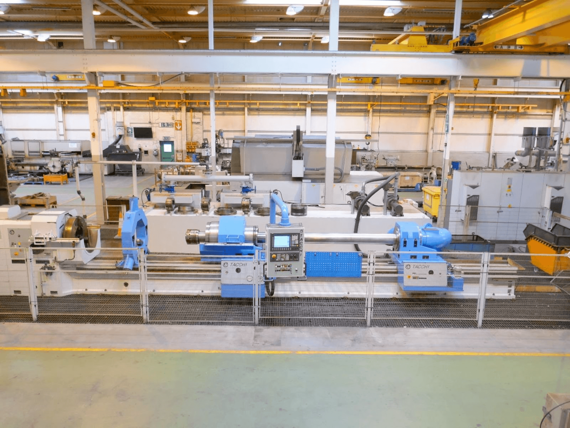 Widok z przodu maszyny TACCHI FT45S CNC