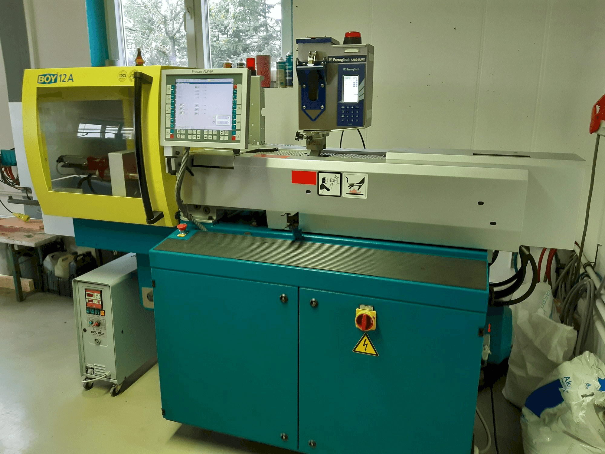 Widok z przodu maszyny BOY 12A