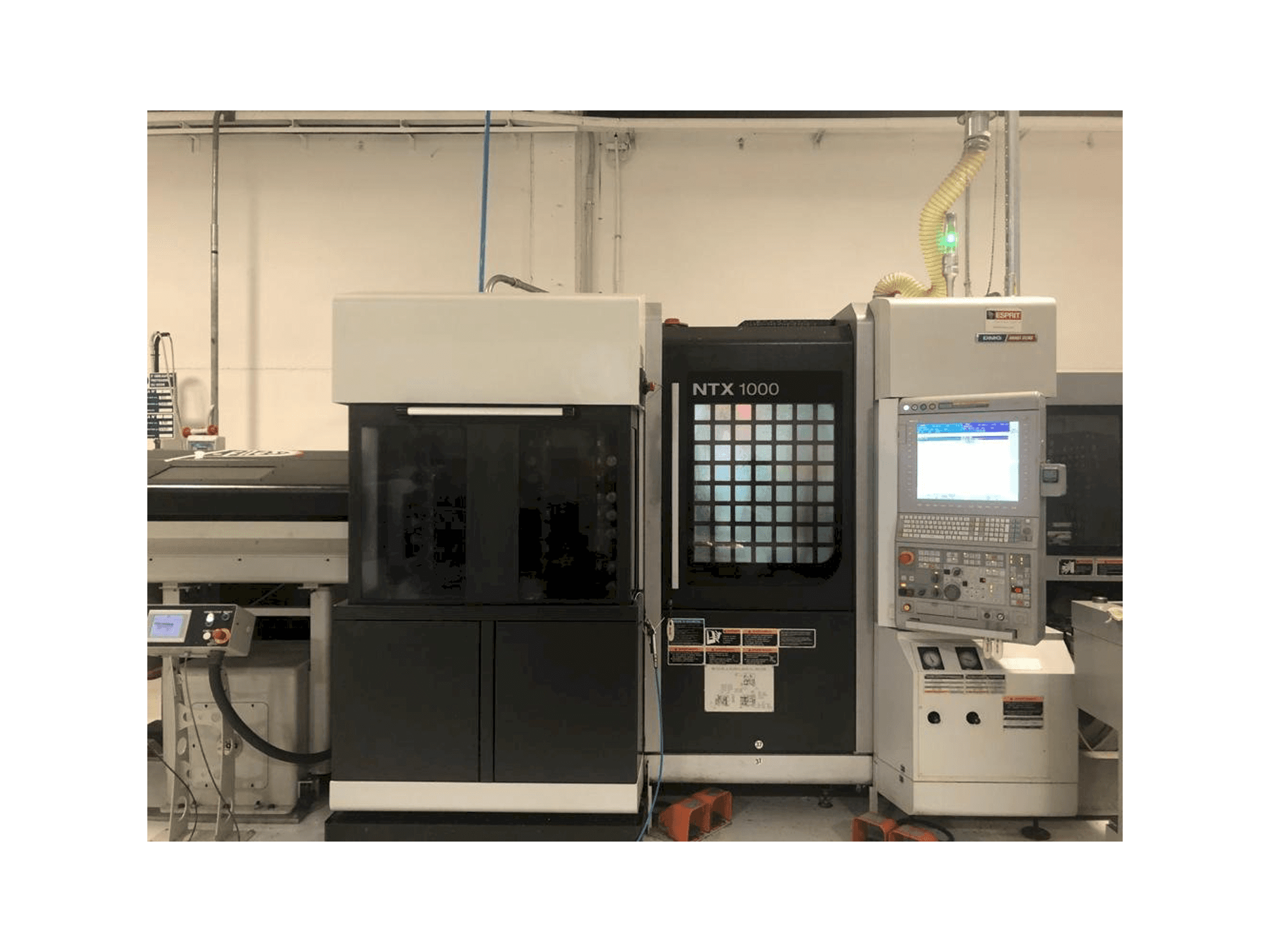 Widok z przodu maszyny MORI SEIKI NTX1000