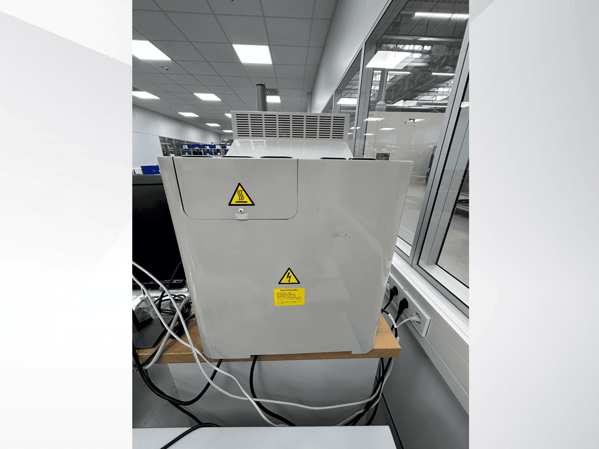 Widok z przodu maszyny Mitutoyo Quick Scope QS-250Z