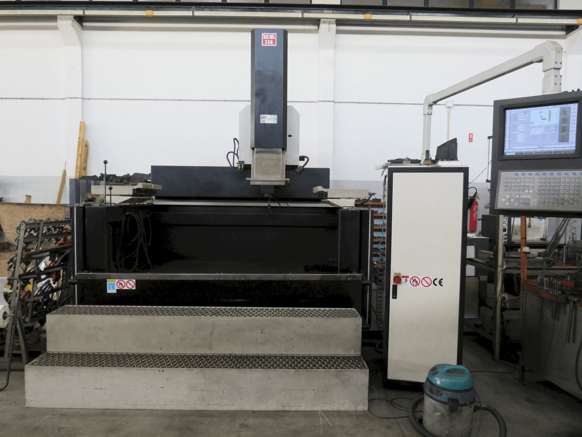 Widok z przodu maszyny MAXSEE INDUSTRY CNC P66 100A