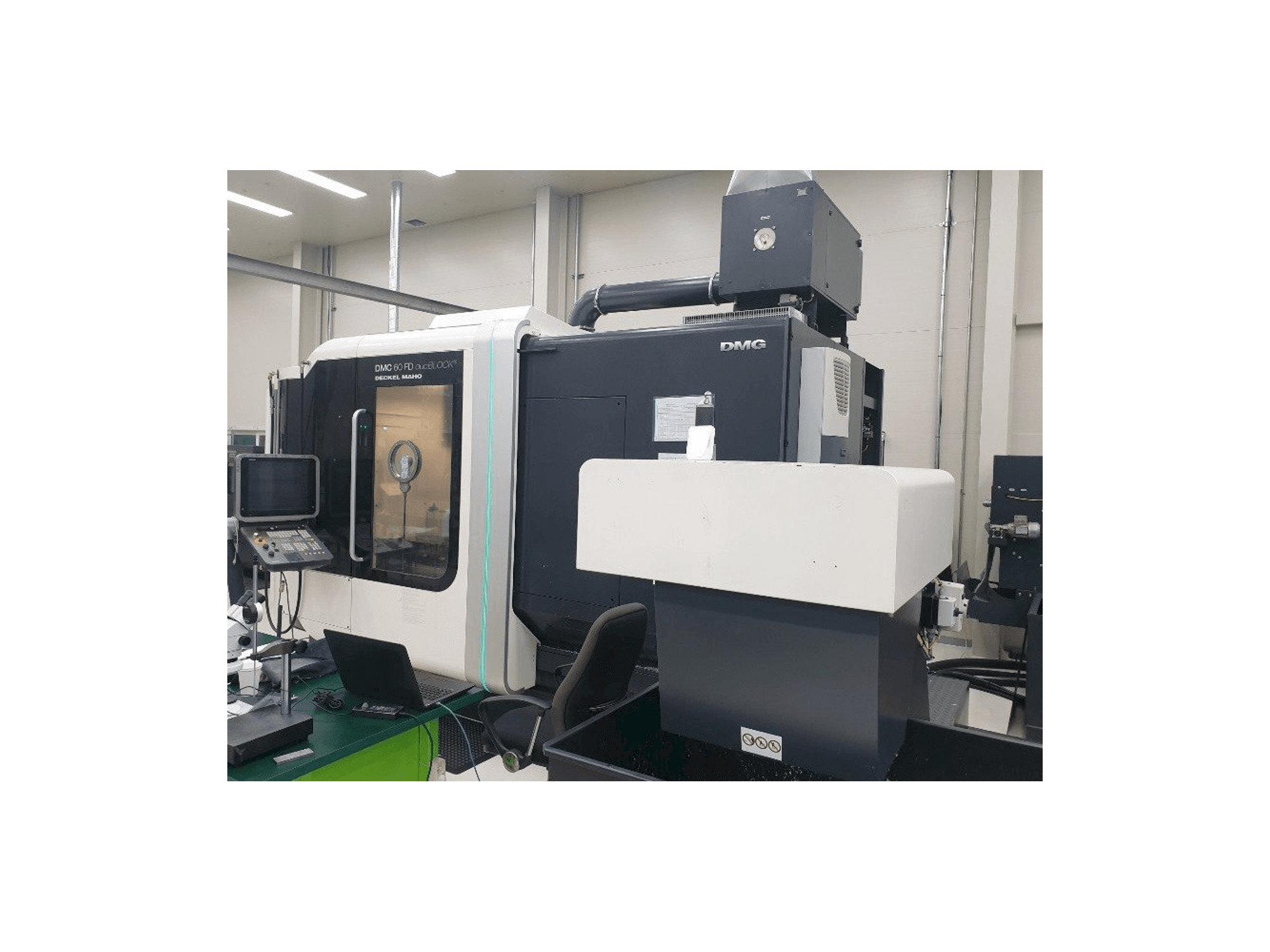 Widok z przodu maszyny DMG Deckel Maho DMC 60 FD duoBLOCK