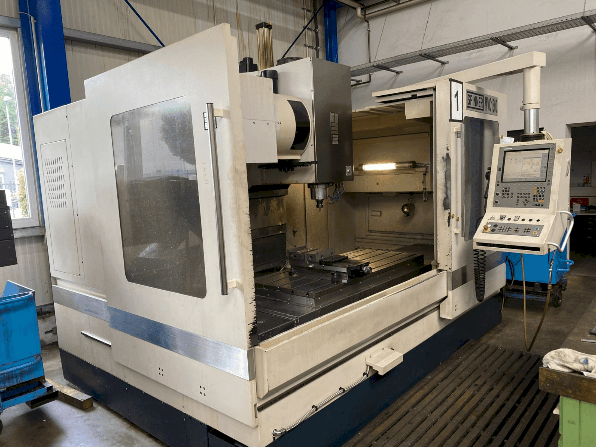 Widok z przodu maszyny SPINNER MVC 1300