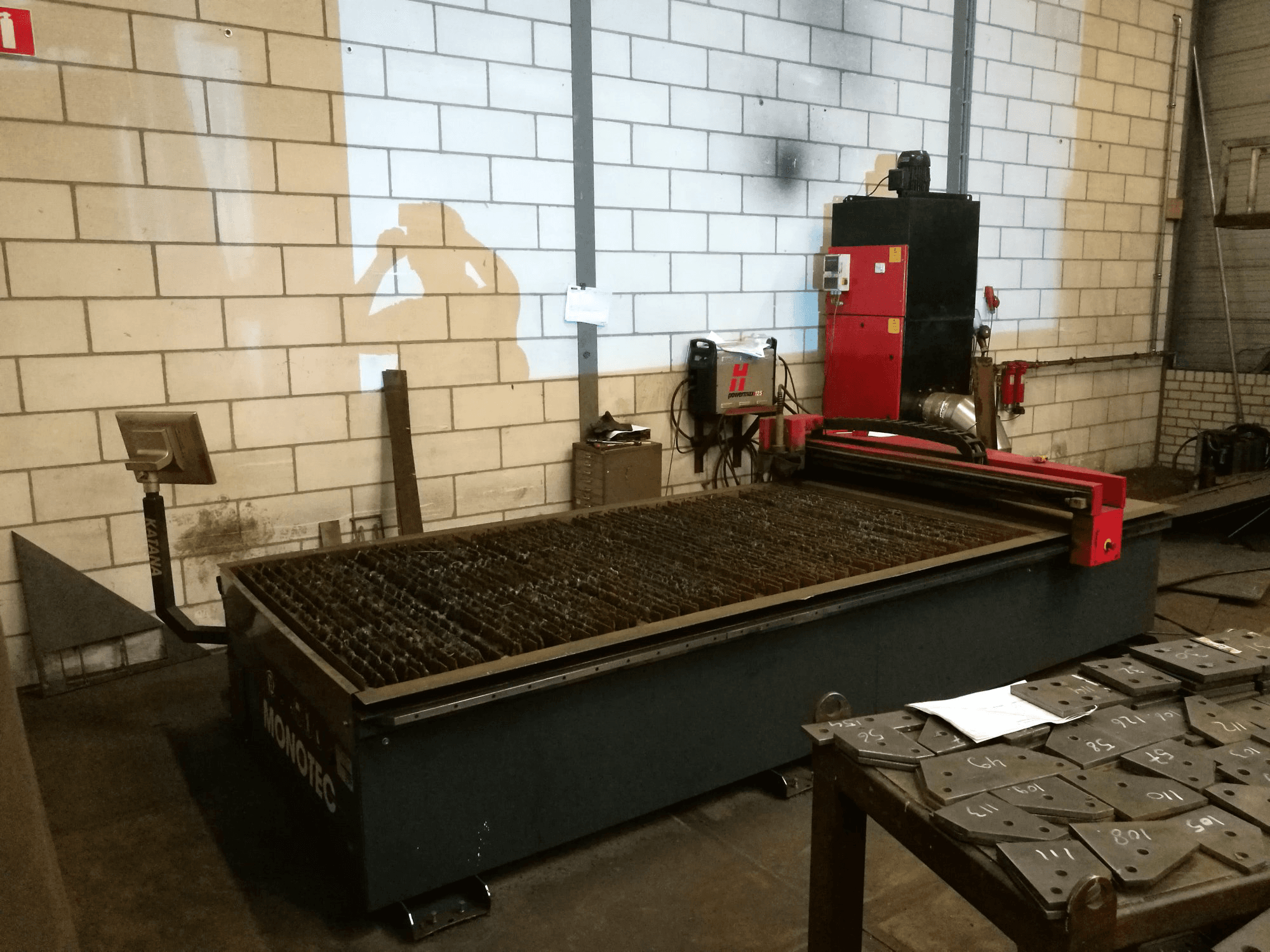 Widok z lewej maszyny KOIKE MONOTEC