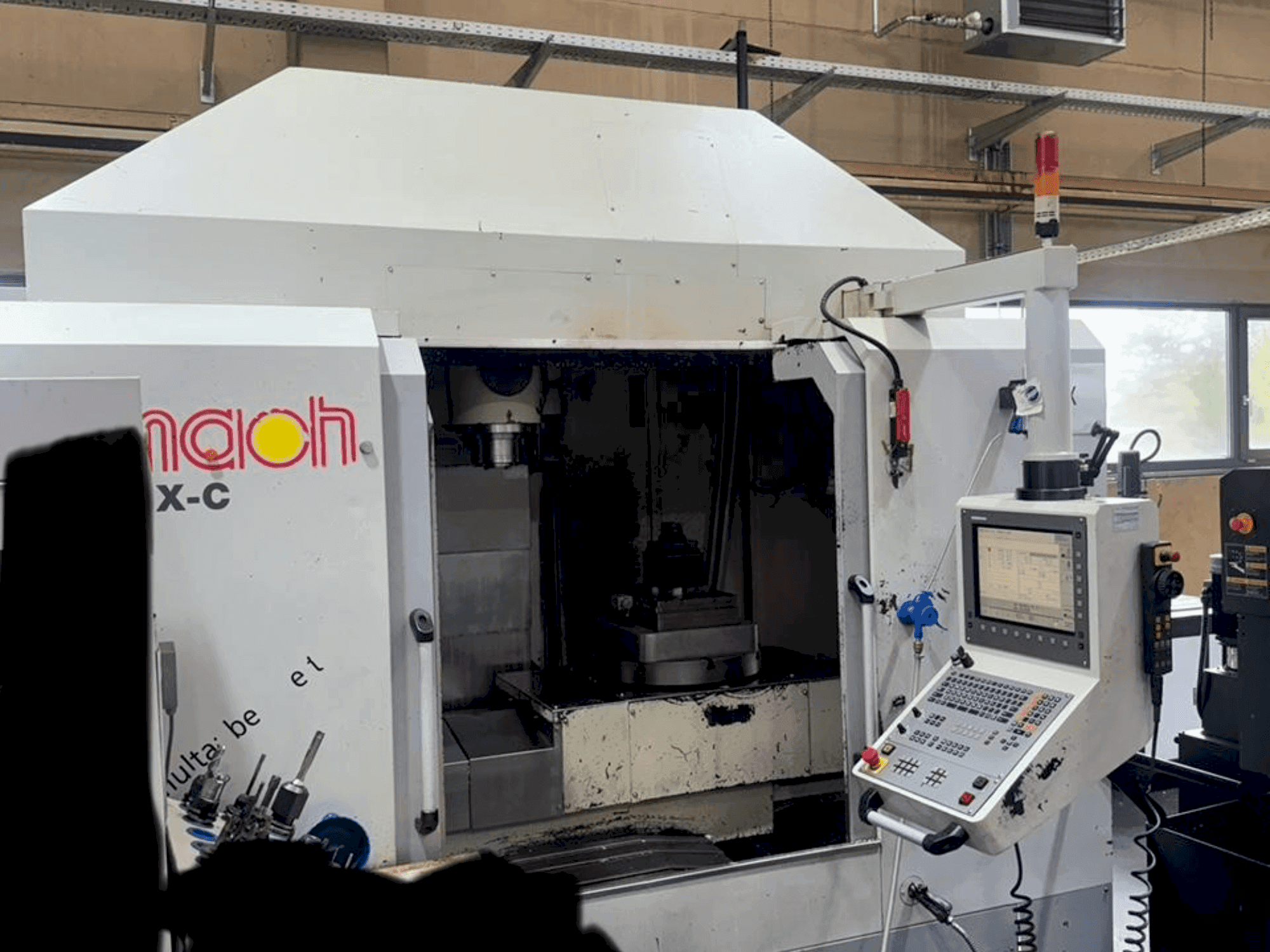 Widok z przodu maszyny Eumach HSM-5XC
