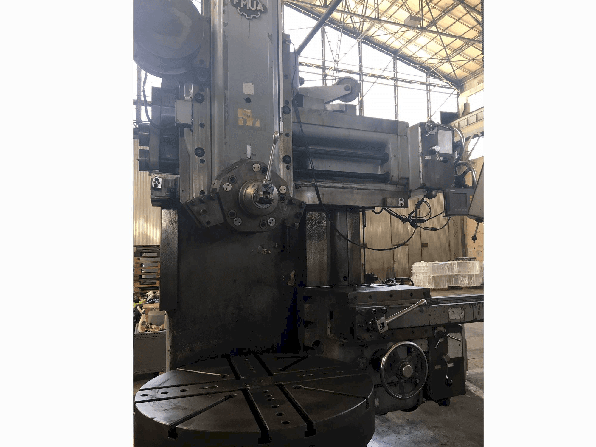 Widok z przodu maszyny Titan SC 1250