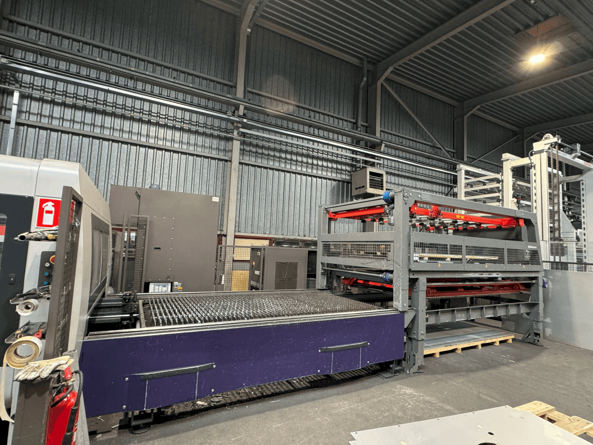 Widok z przodu maszyny Bystronic ByTrans 3015 Standard