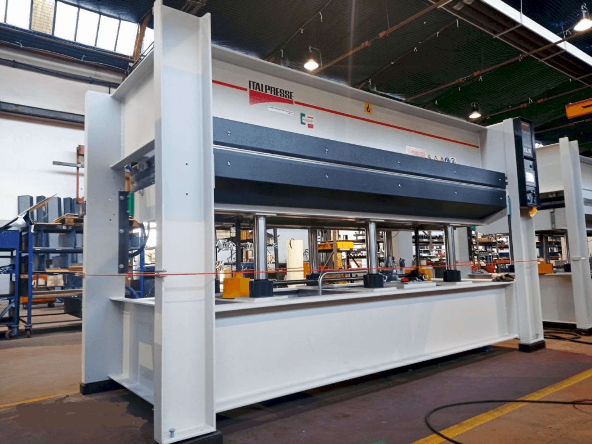 Widok z przodu maszyny ITALPRESSE XL/6 30-13 PM BO