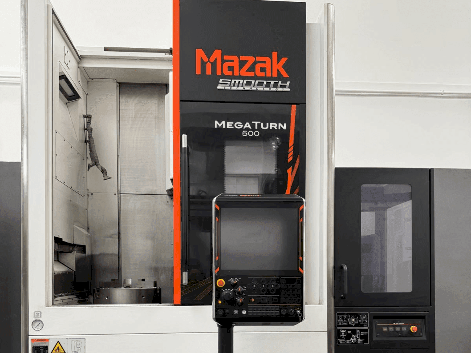 Widok z przodu maszyny Mazak Mega Turn 500