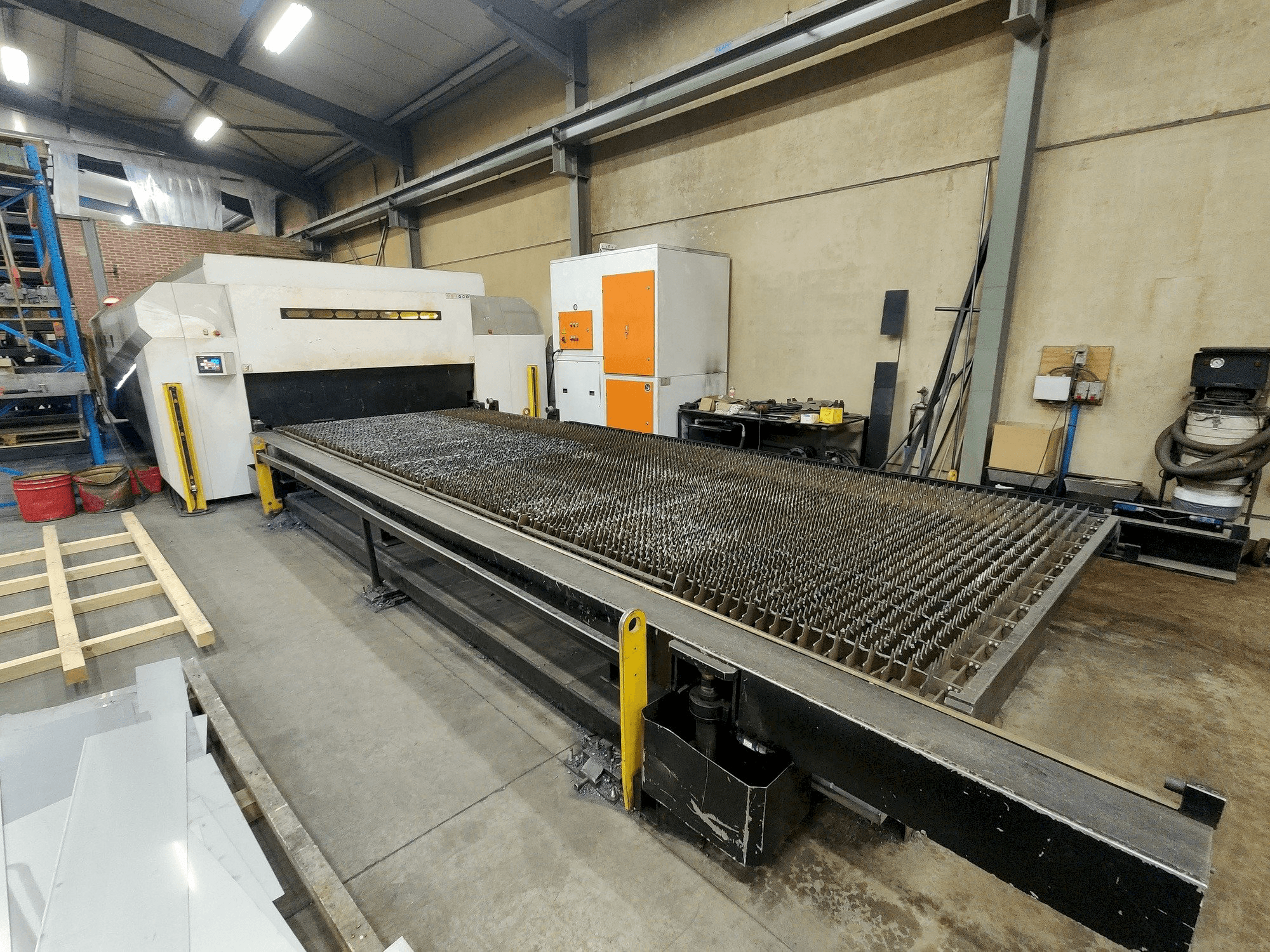 Widok z przodu maszyny ERMAKSAN Fibermak Momentum Gen2