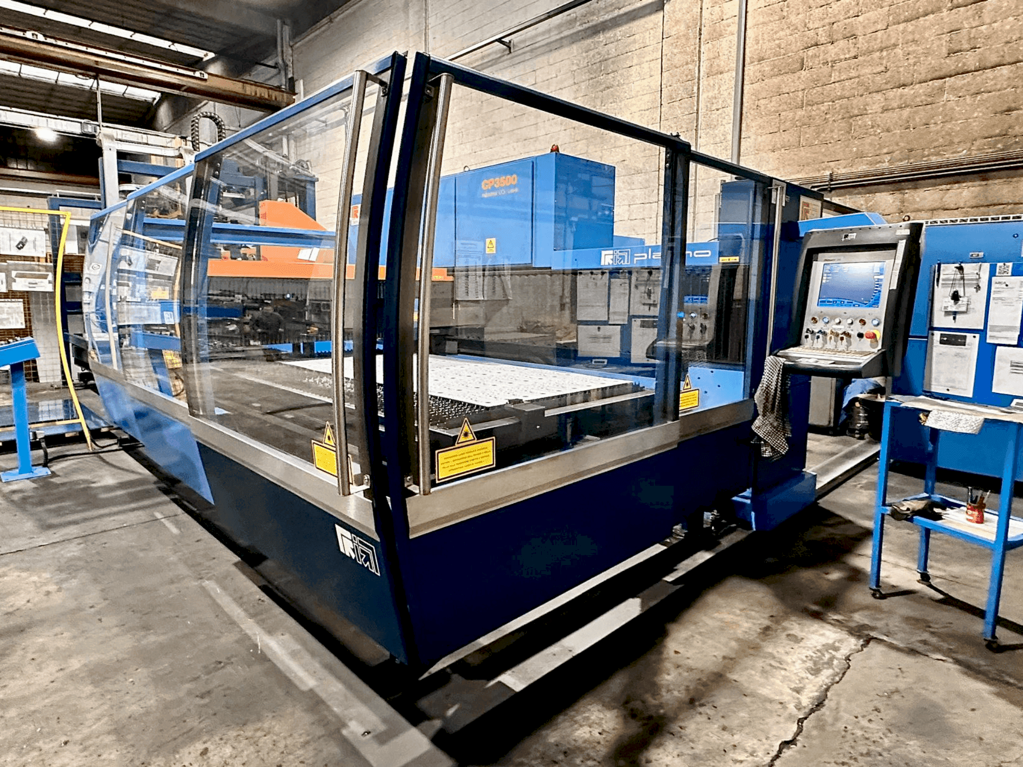 Widok z przodu maszyny Prima Industrie Platino 1530