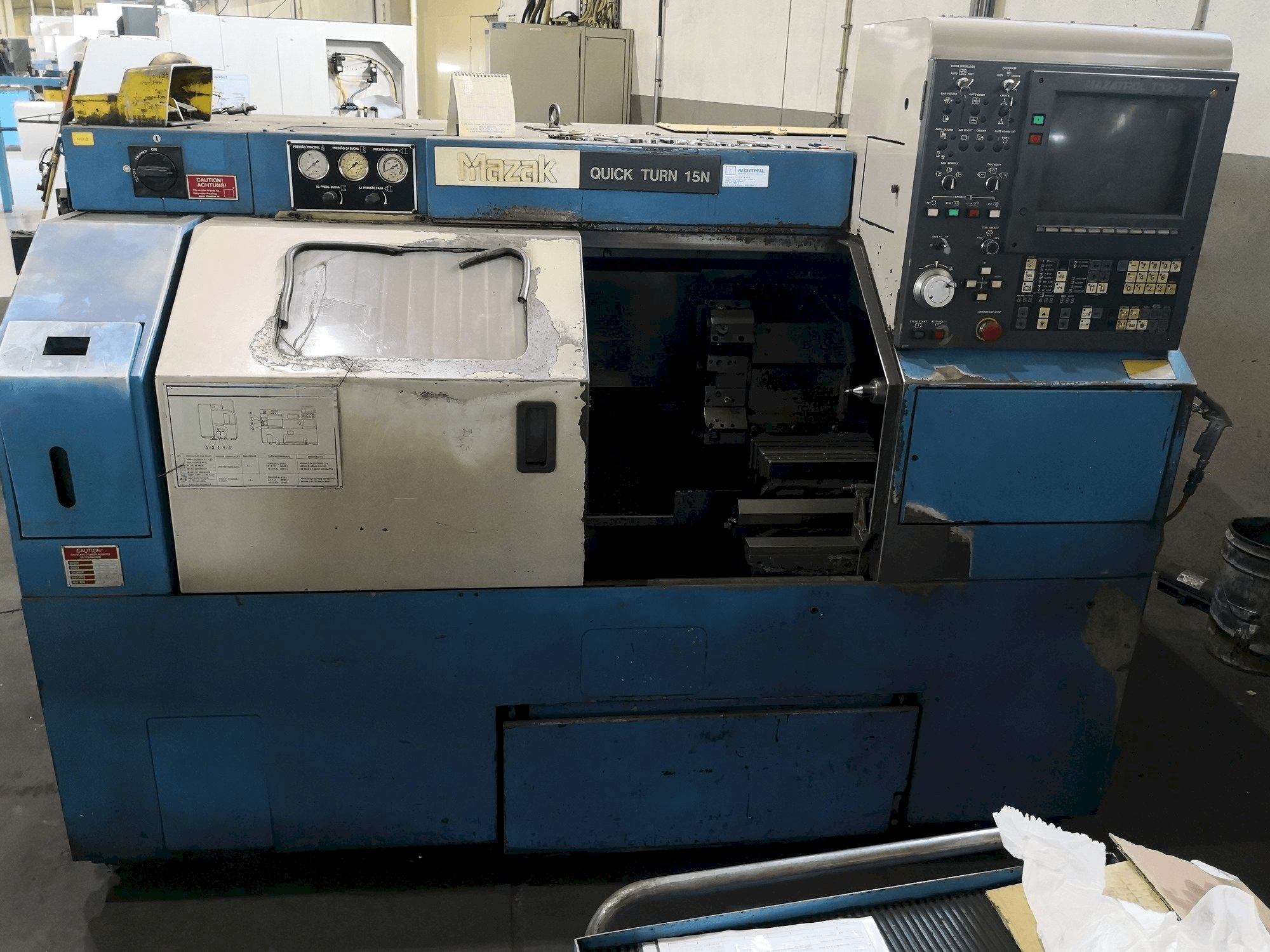 Widok z przodu maszyny Mazak Quick Turn 15N