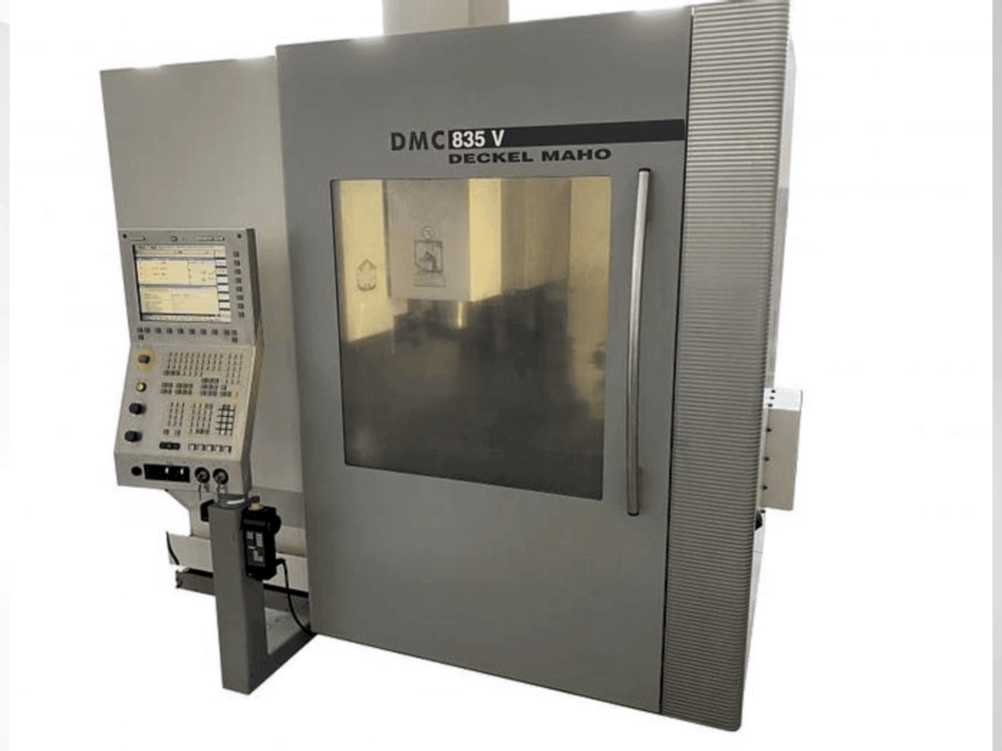 Widok z przodu maszyny DMG DECKEL MAHO DMC 835V