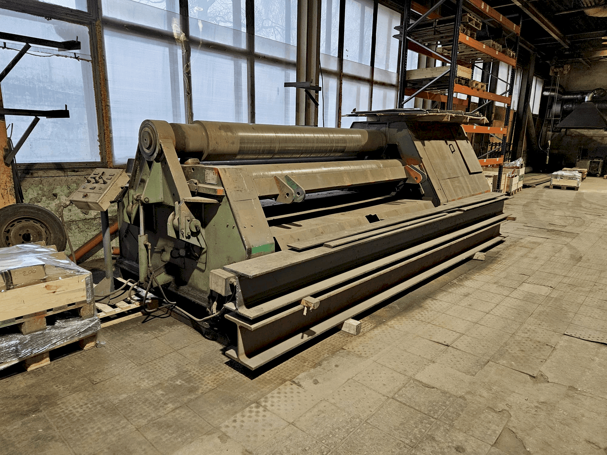 Widok z przodu maszyny FACCIN 4HEL 3-25/20