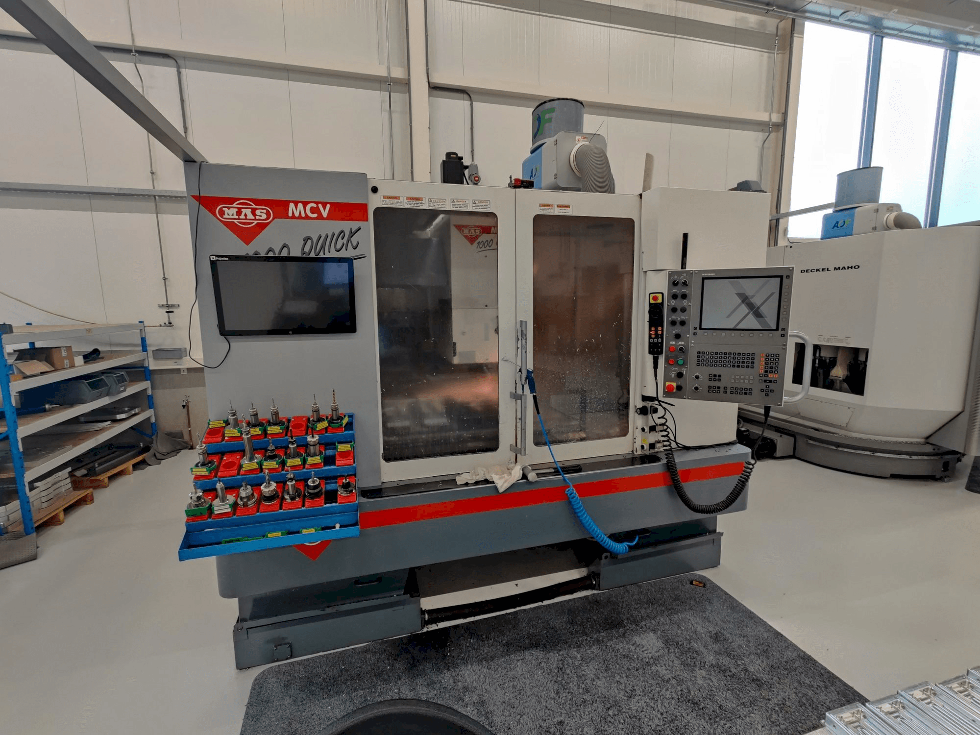 Widok z przodu maszyny MAS MCV1000 Quick