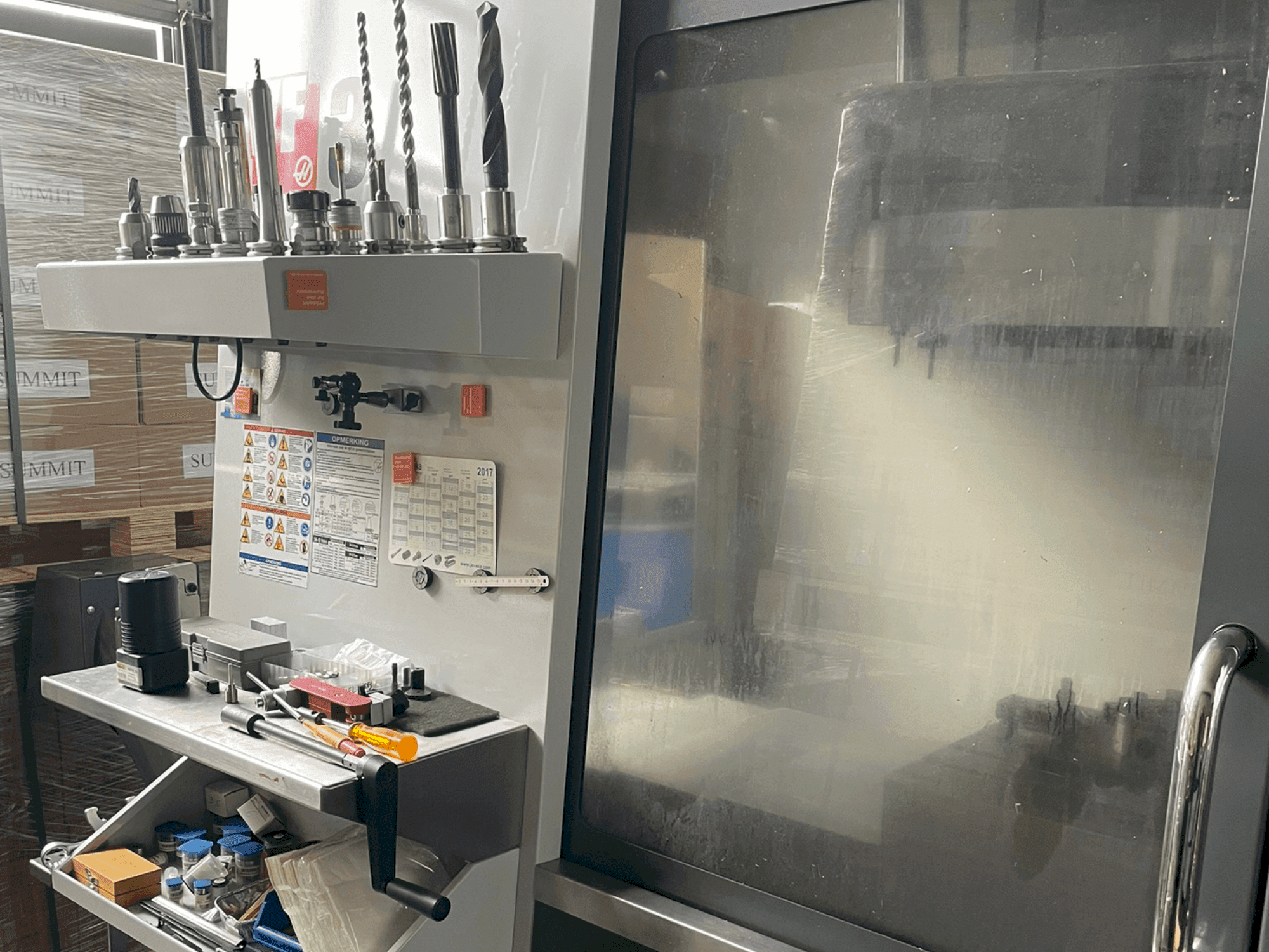 Widok z przodu maszyny HAAS VF-3