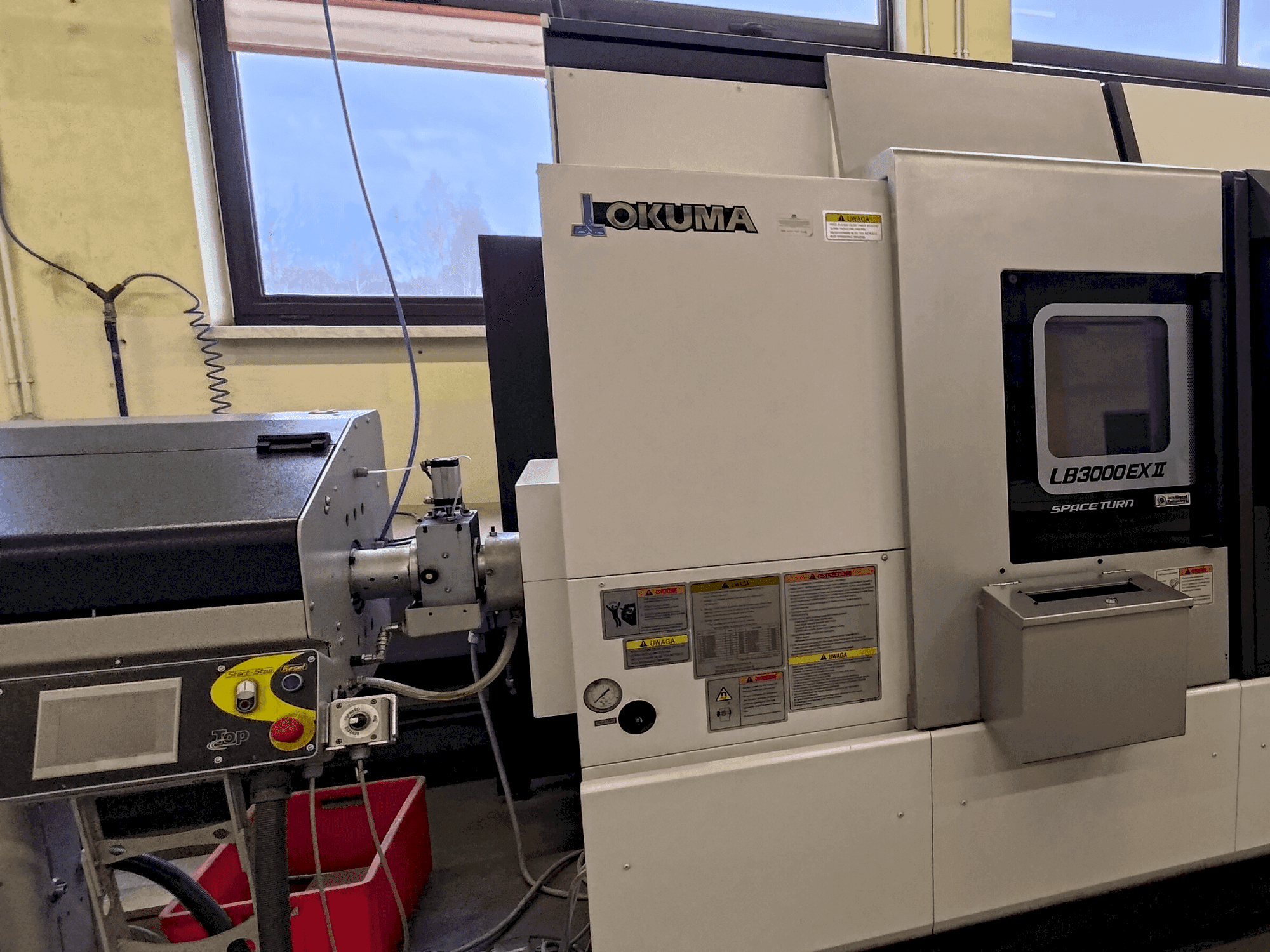 Widok z przodu maszyny Okuma LB 3000 EXII MYW 450