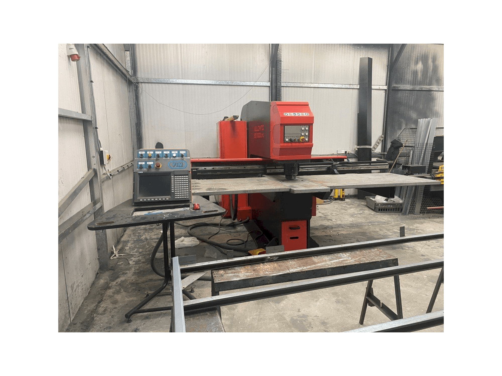 Widok z przodu maszyny FIM Vulcano 30/1000CNC